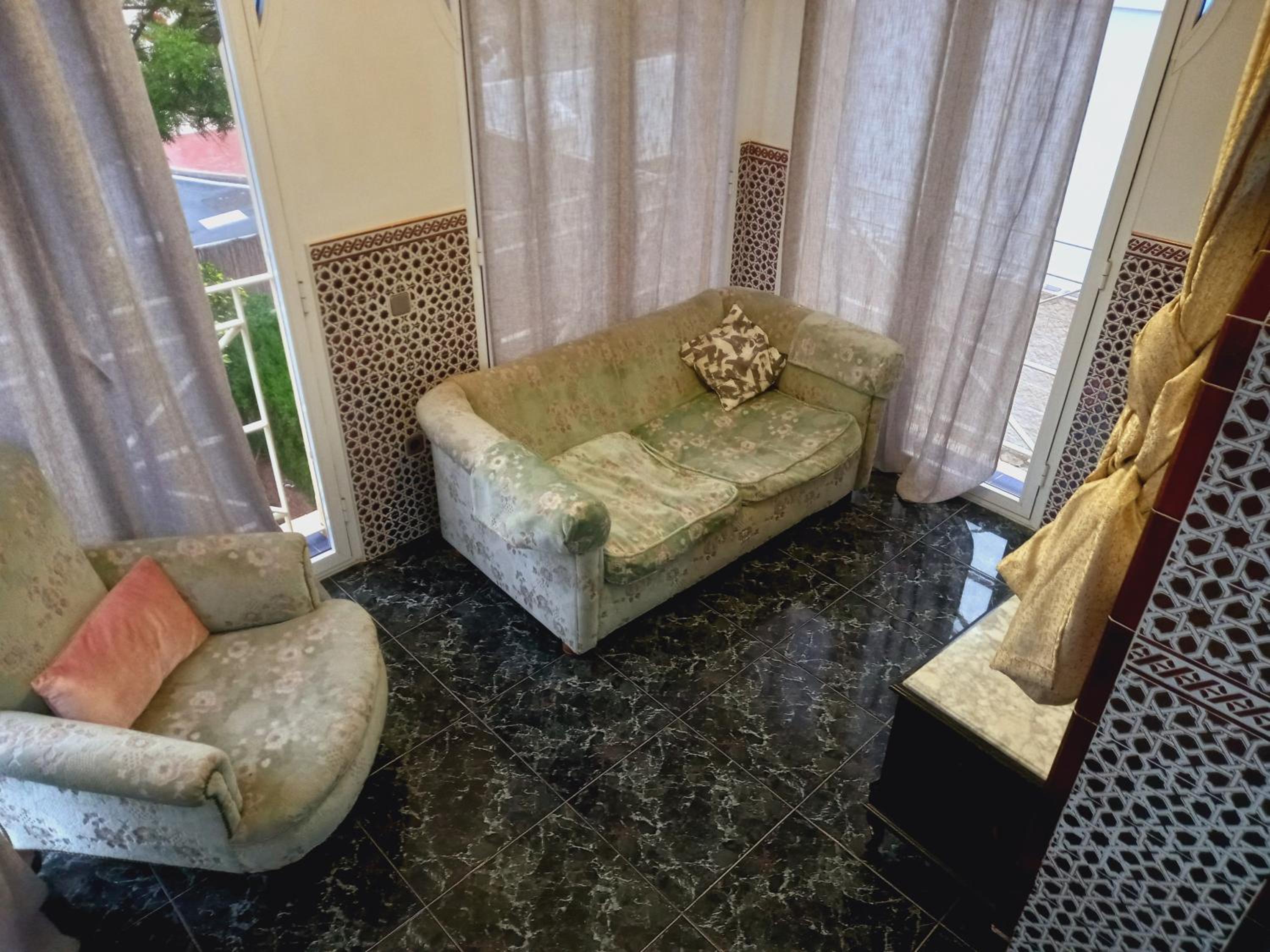 ESTRELLA LOUNGE