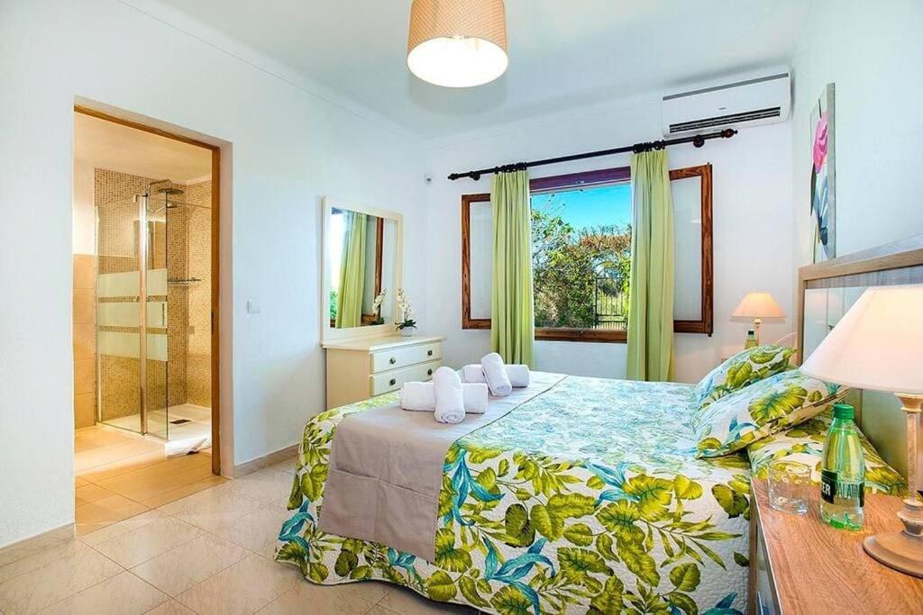Villa Geranios by Renthousing