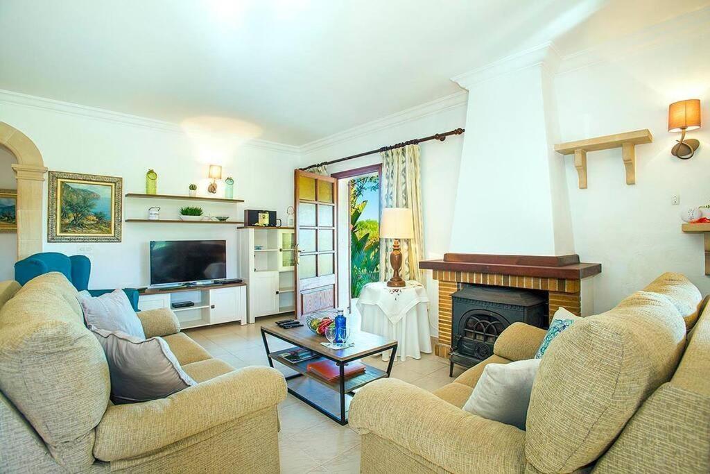 Villa Geranios by Renthousing