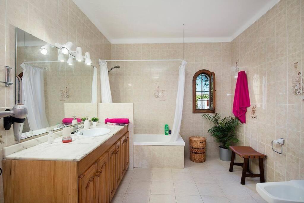 Villa Geranios by Renthousing