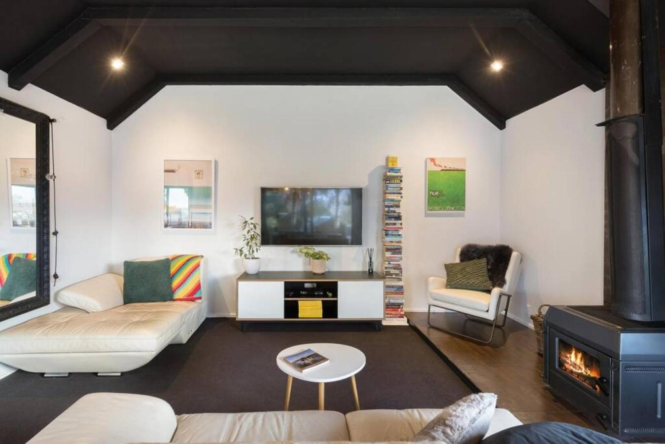 Stylish 2 bedroom home with great garden and bath view 2