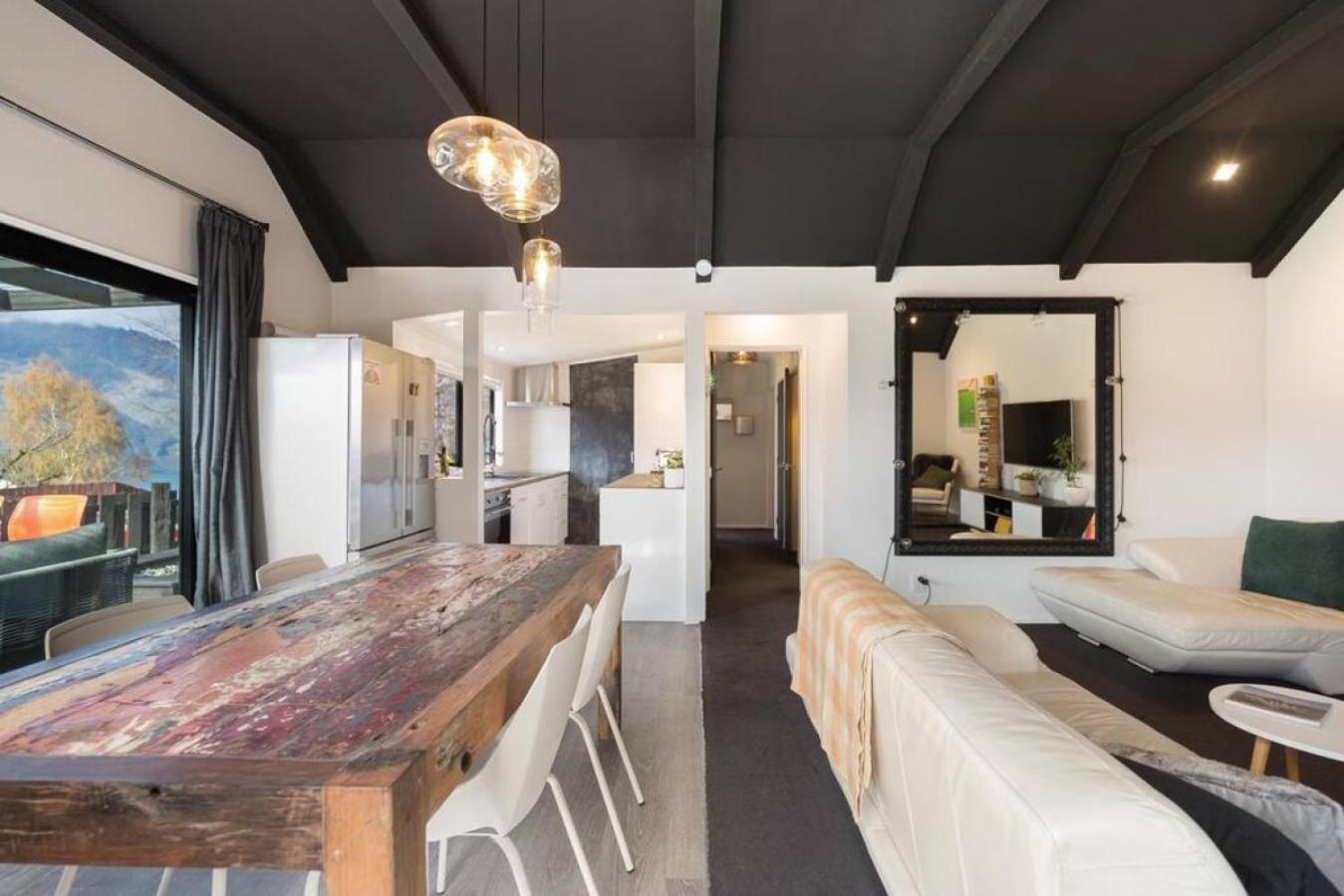 Stylish 2 bedroom home with great garden and bath view 3