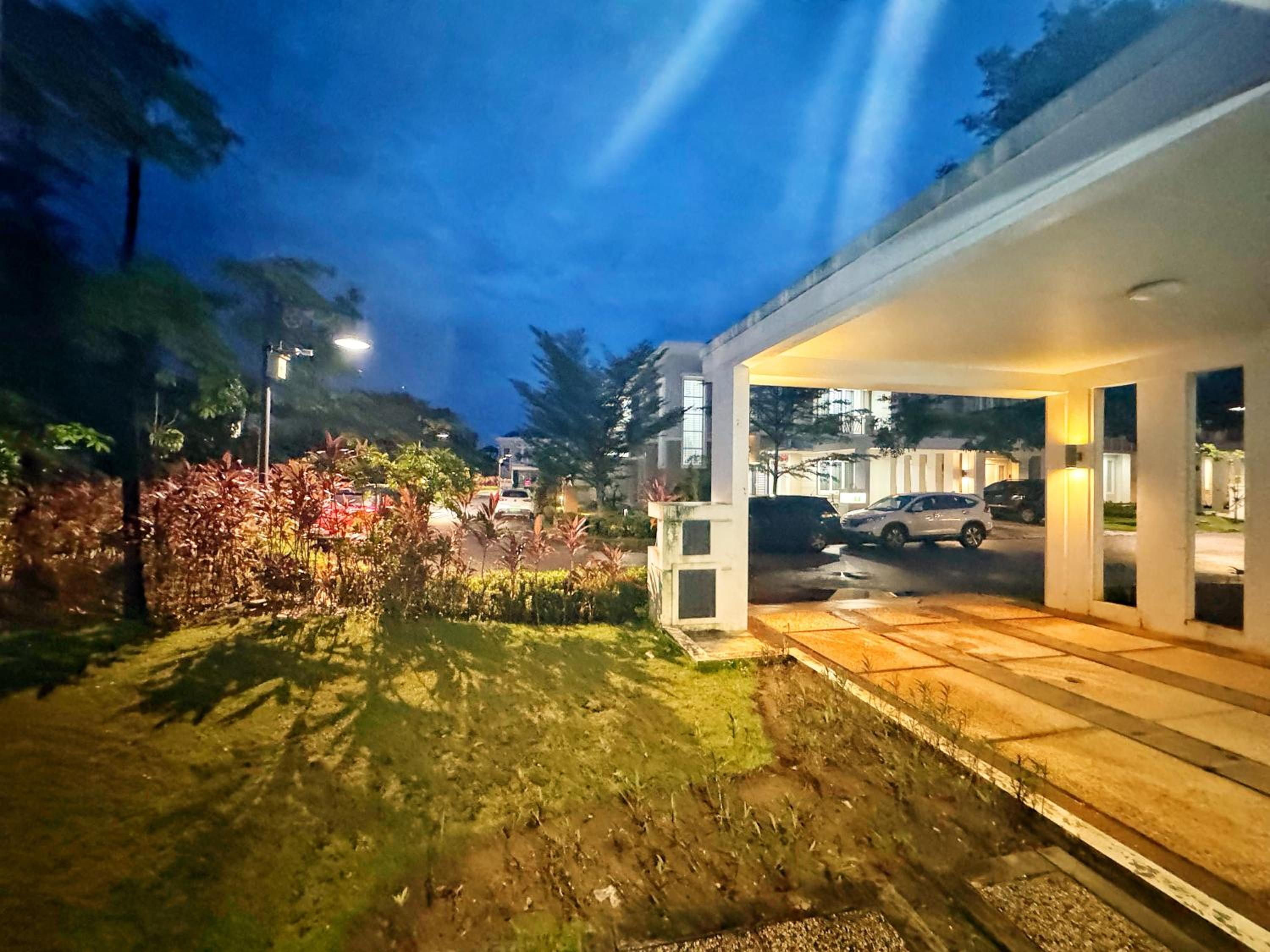 Simple 4 Bedrooms Big Holiday House at Batam Center