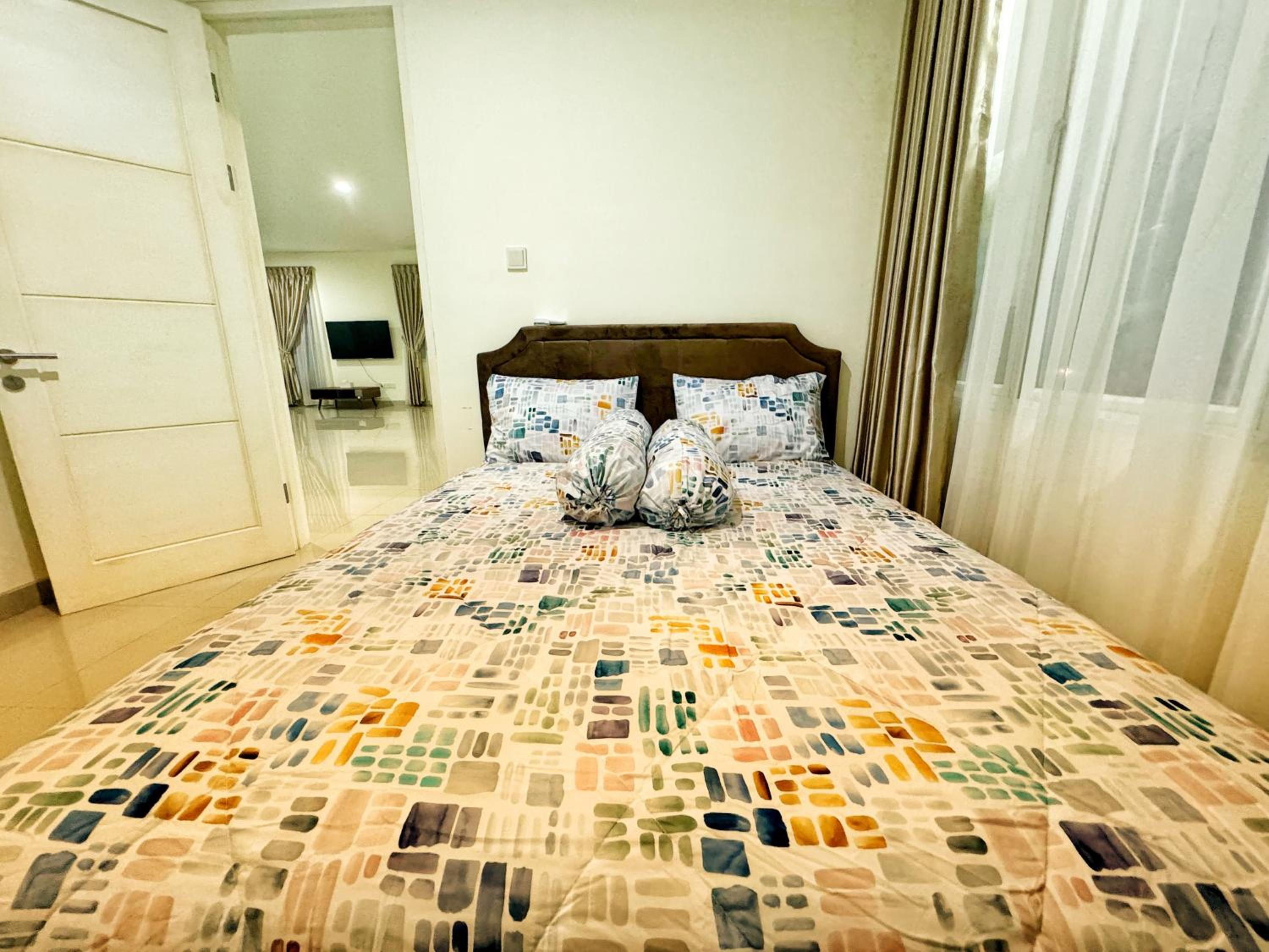 Simple 4 Bedrooms Big Holiday House at Batam Center
