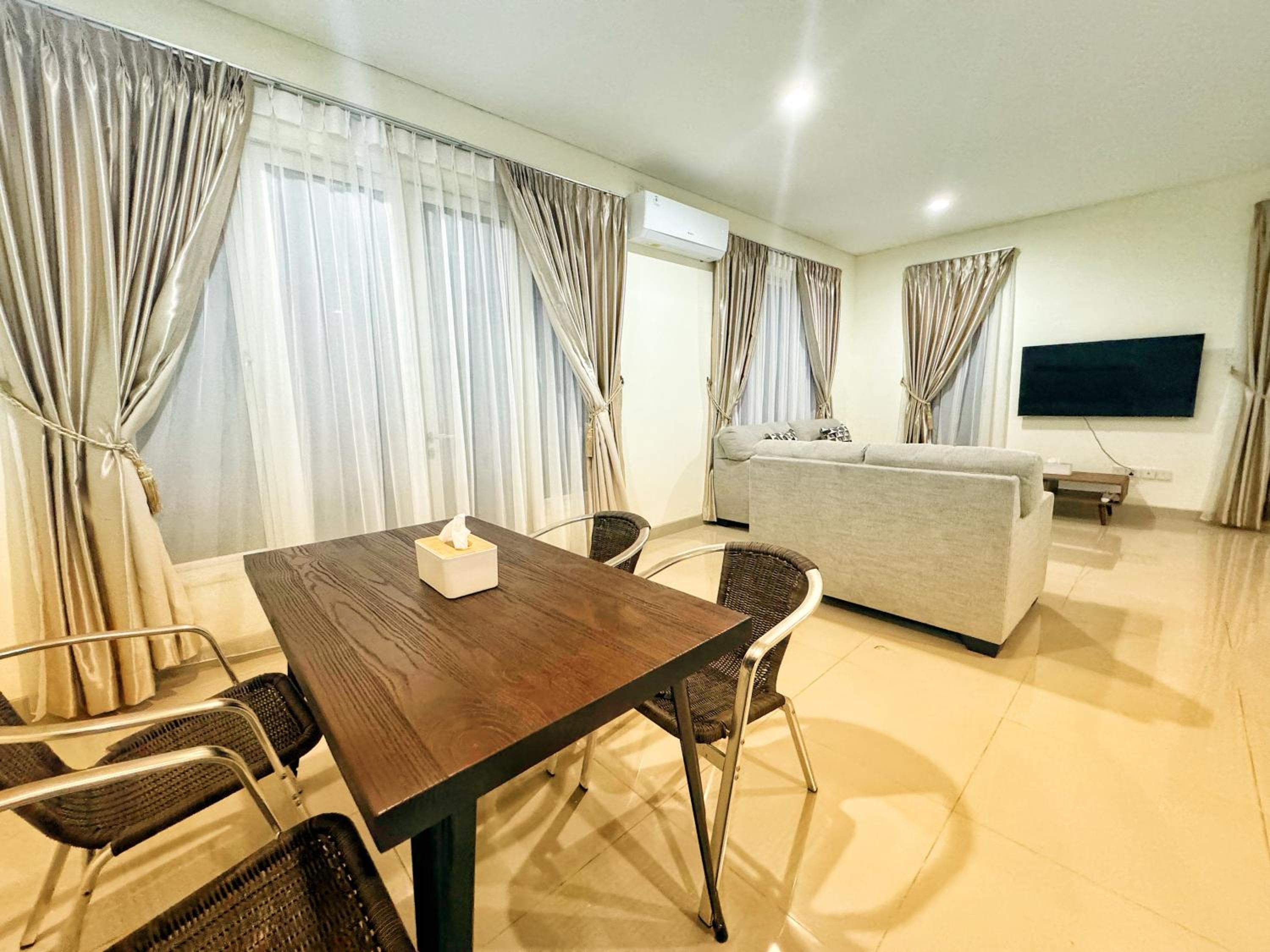 Simple 4 Bedrooms Big Holiday House at Batam Center