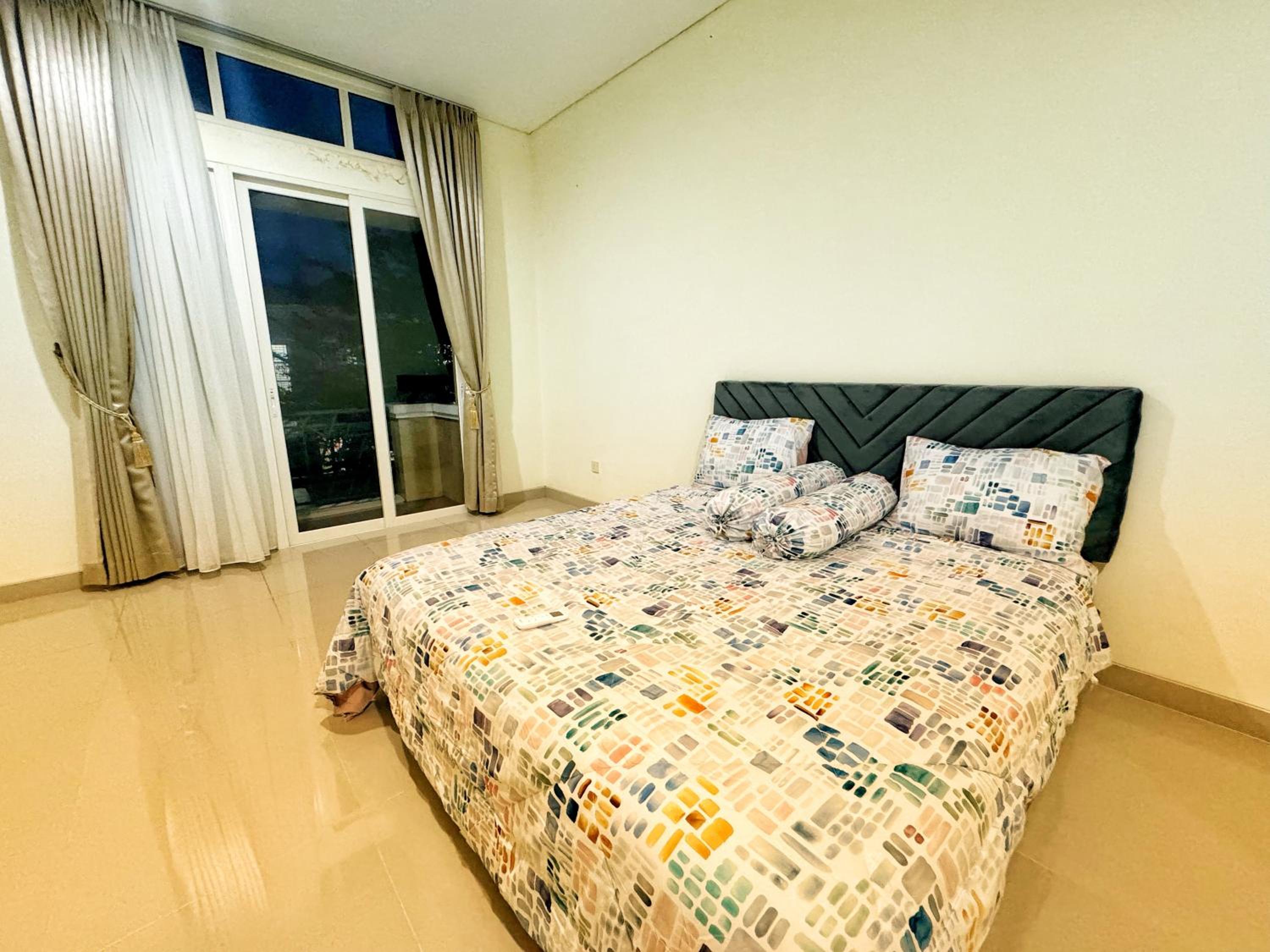 Simple 4 Bedrooms Big Holiday House at Batam Center