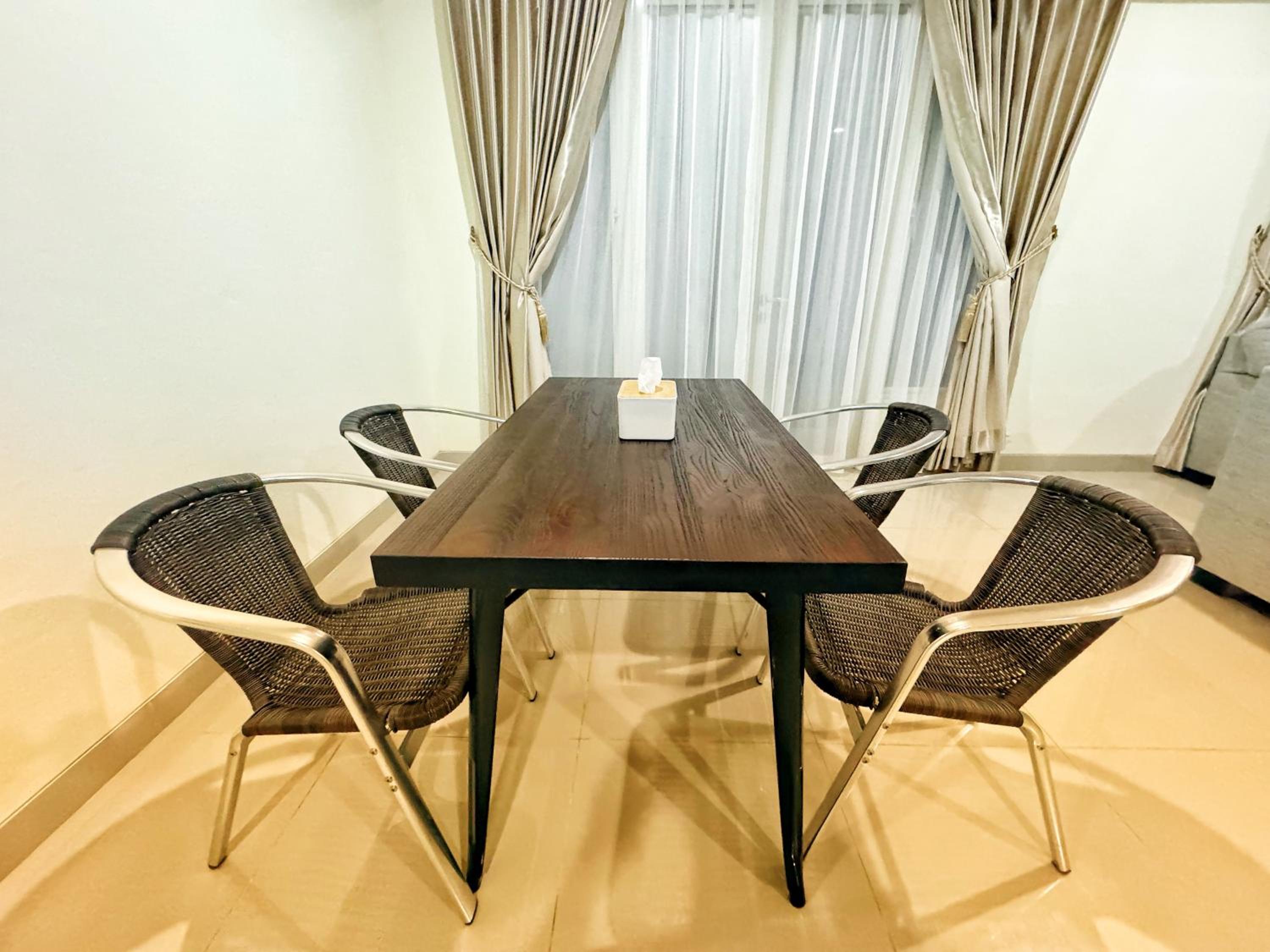 Simple 4 Bedrooms Big Holiday House at Batam Center
