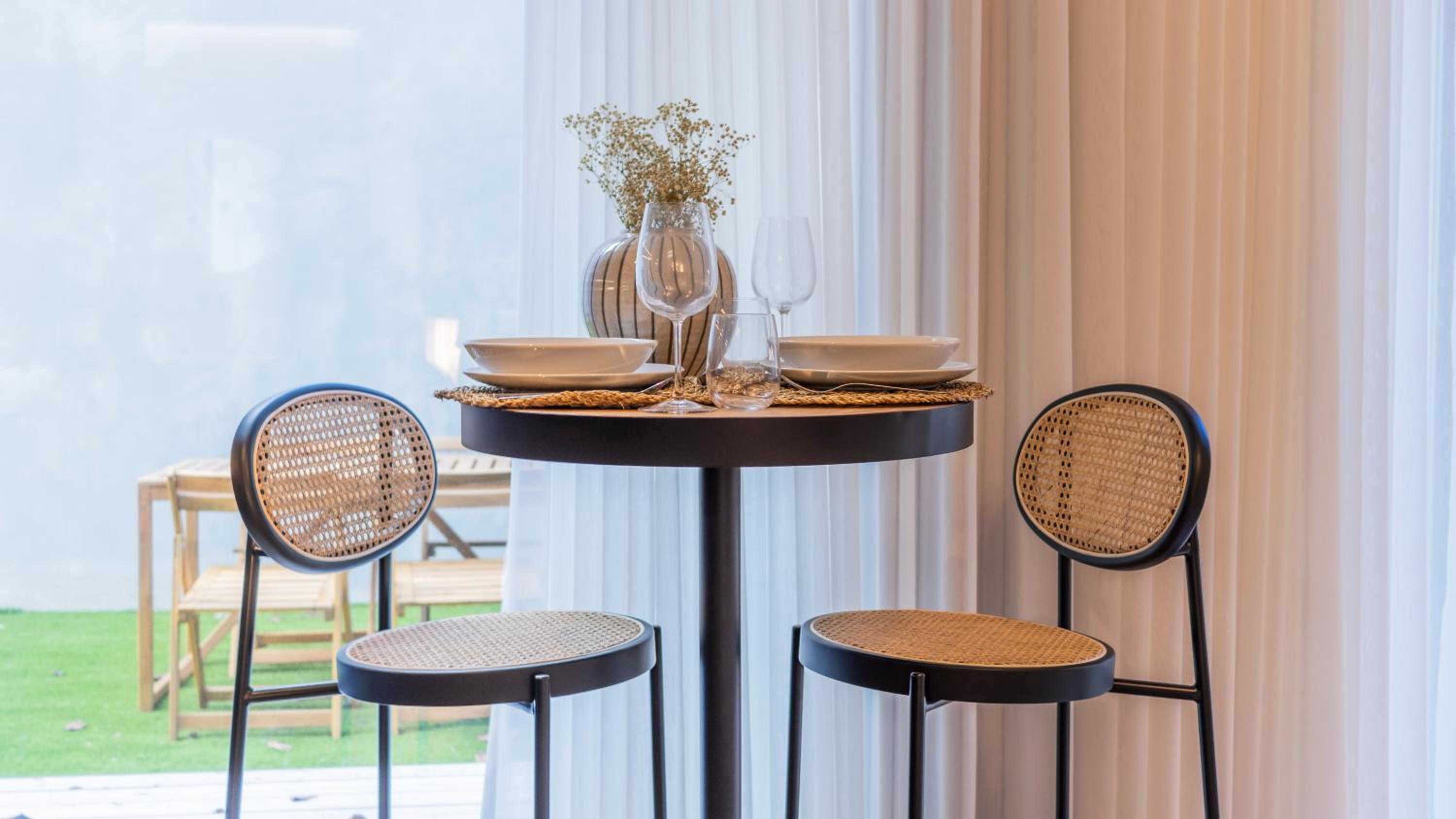 RUAH Apartments by LovelyStay