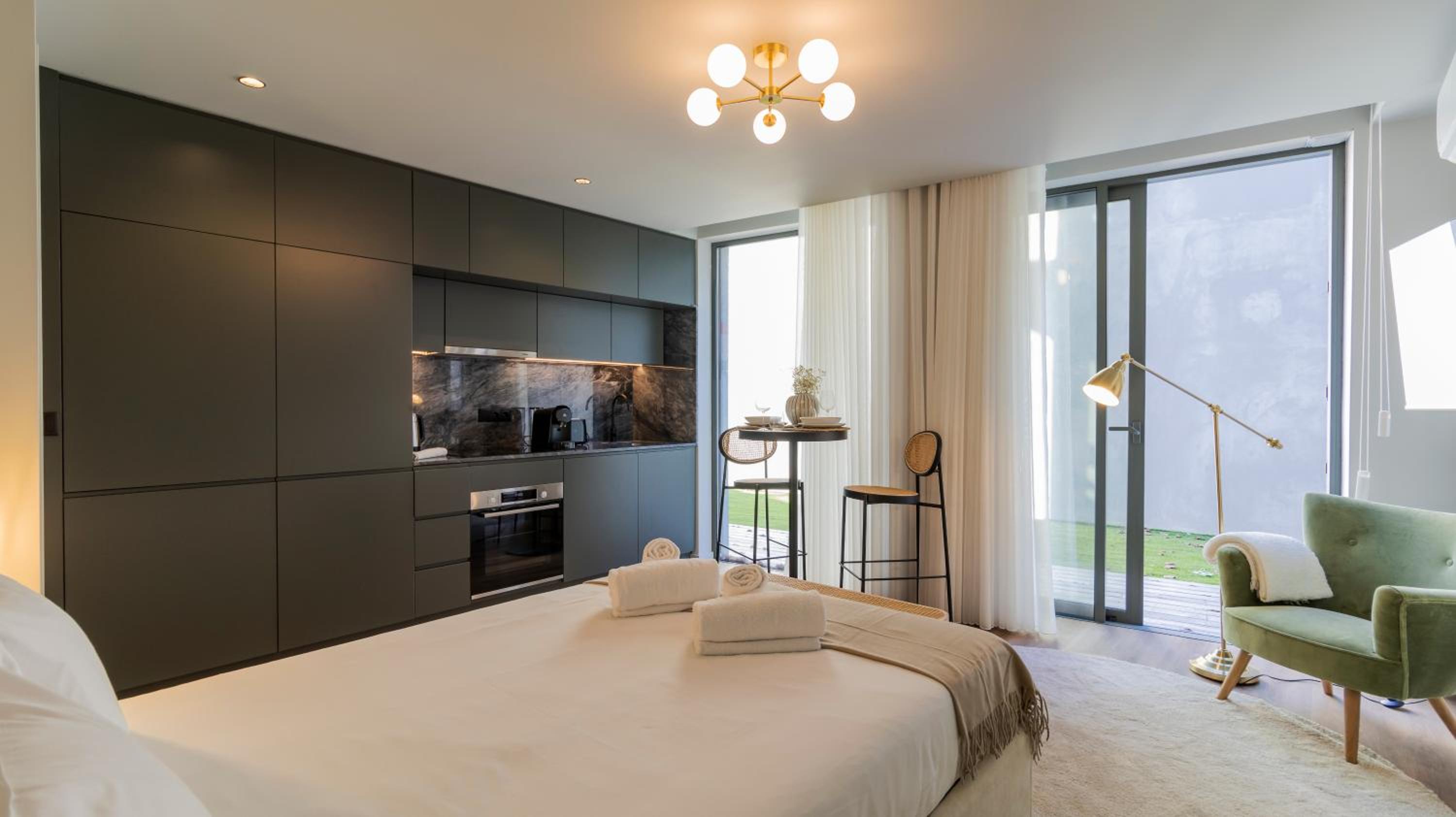 RUAH Apartments by LovelyStay