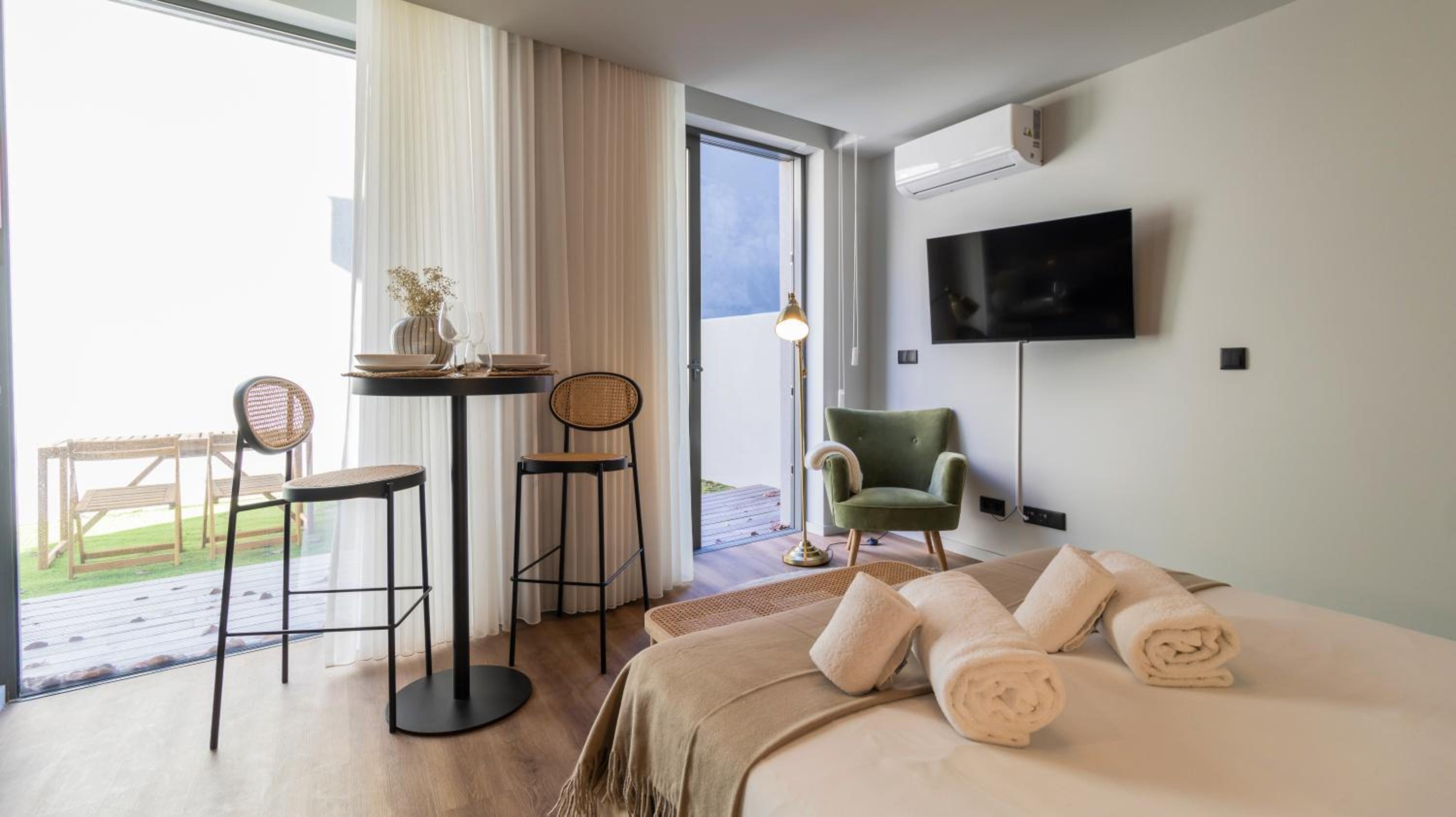RUAH Apartments by LovelyStay