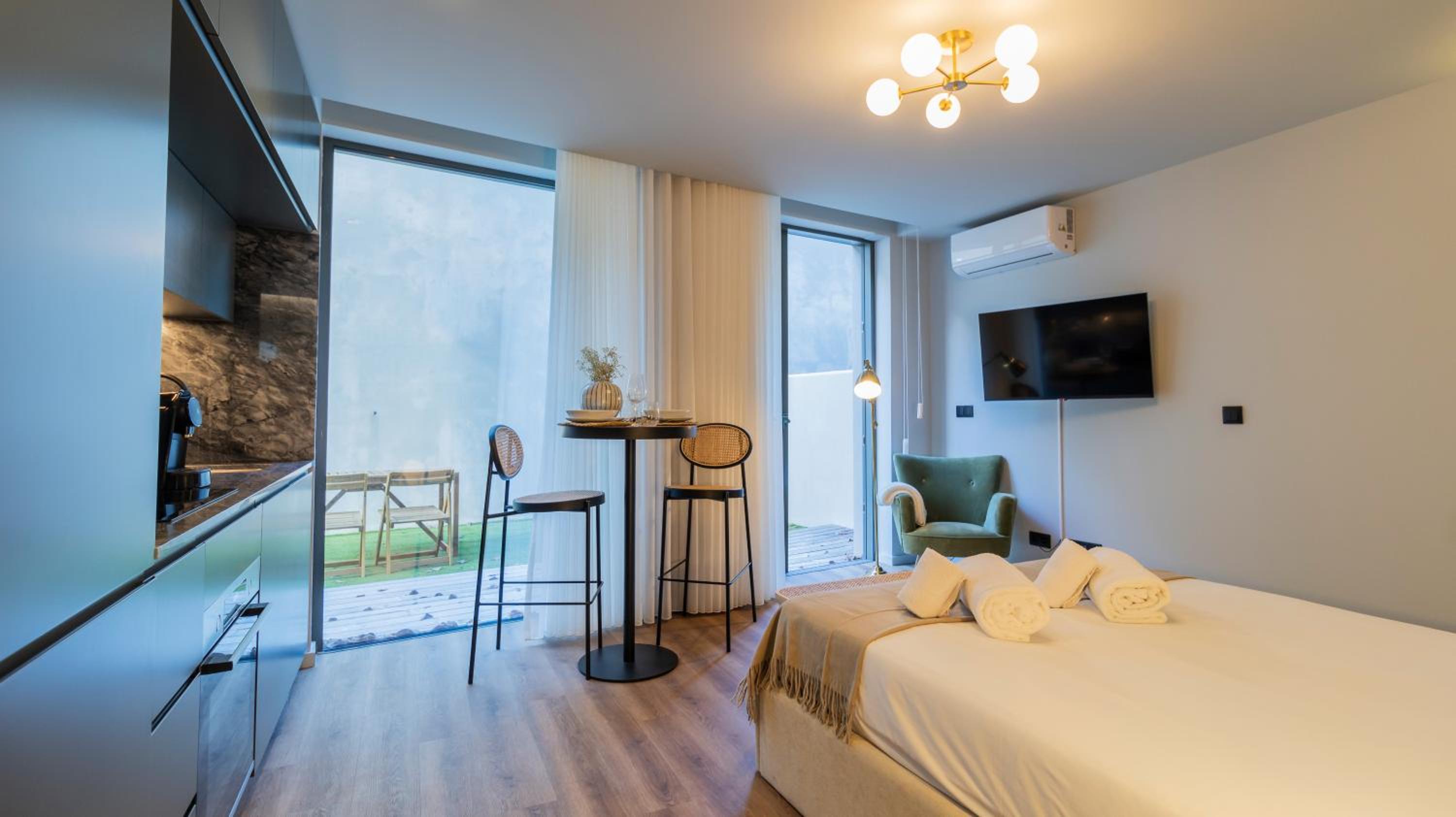 RUAH Apartments by LovelyStay
