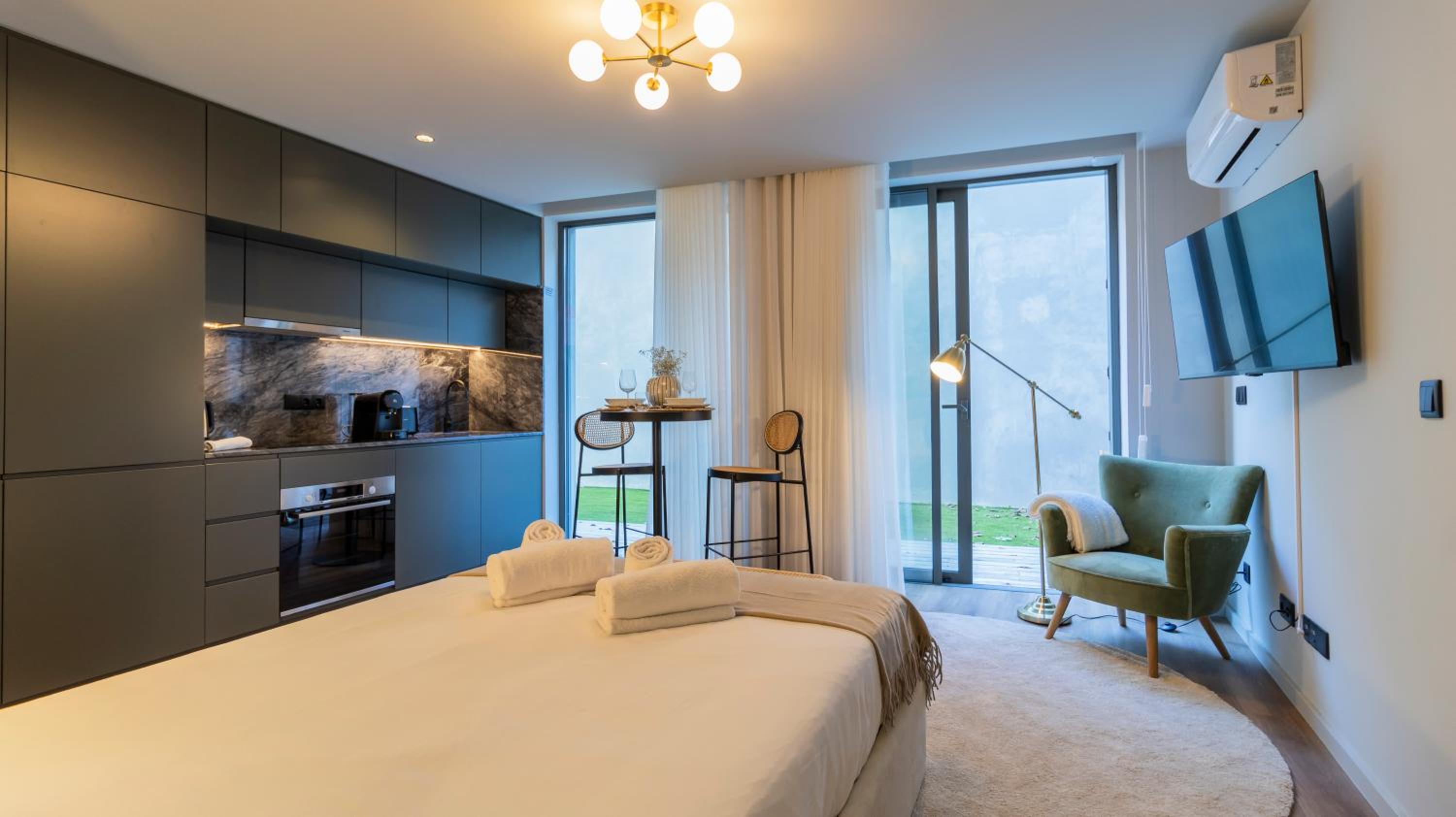 RUAH Apartments by LovelyStay