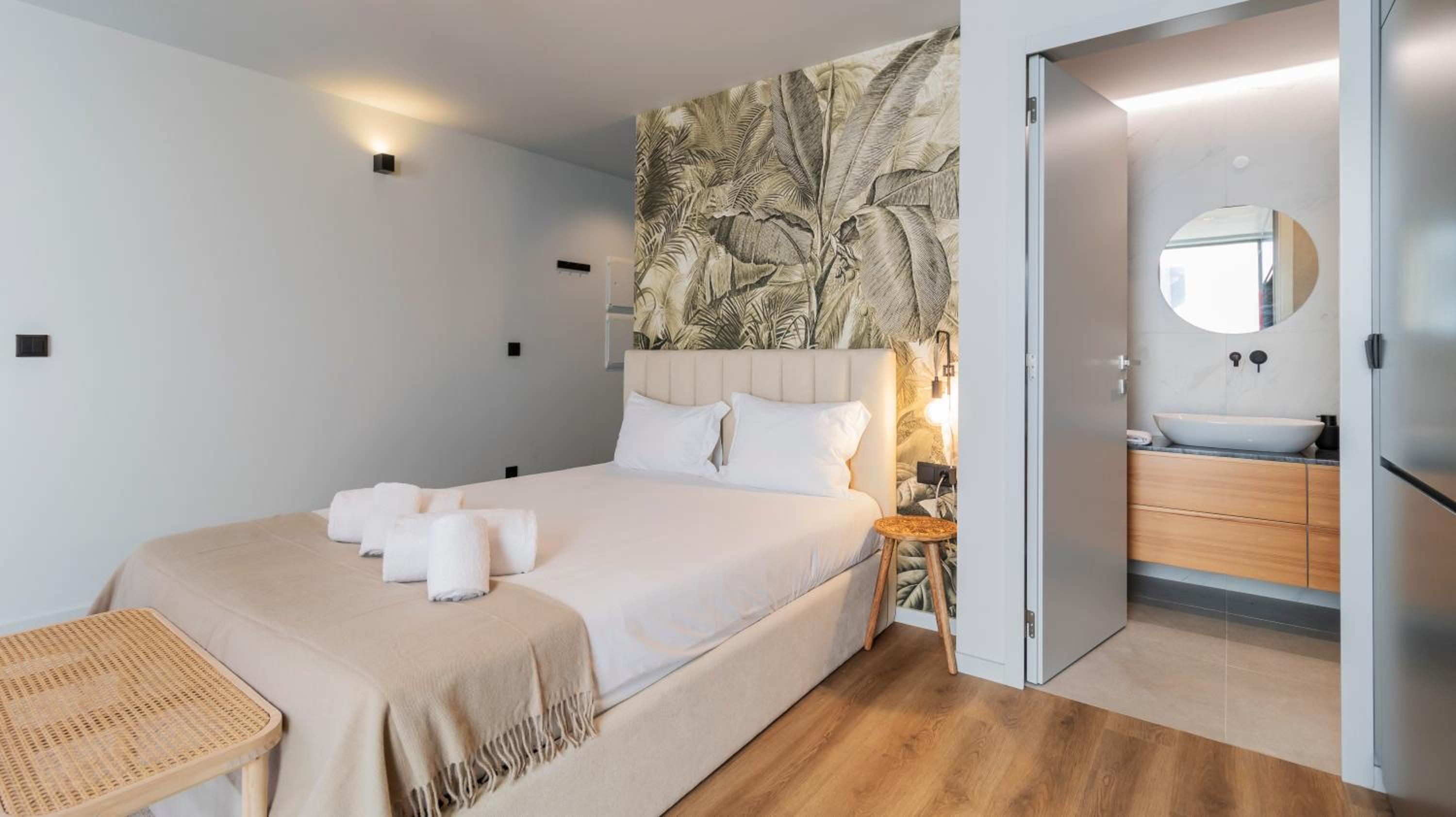 RUAH Apartments by LovelyStay