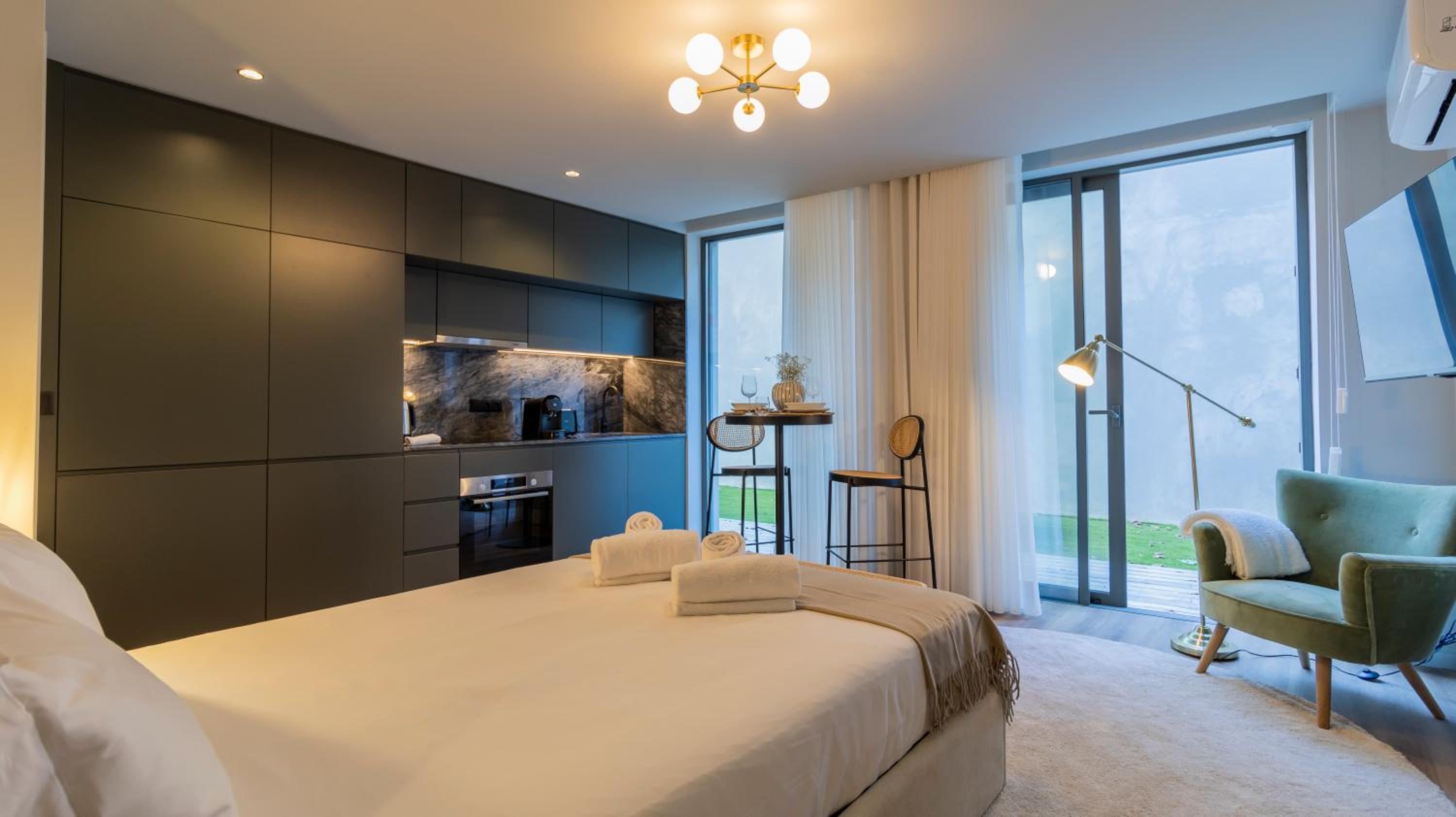 RUAH Apartments by LovelyStay