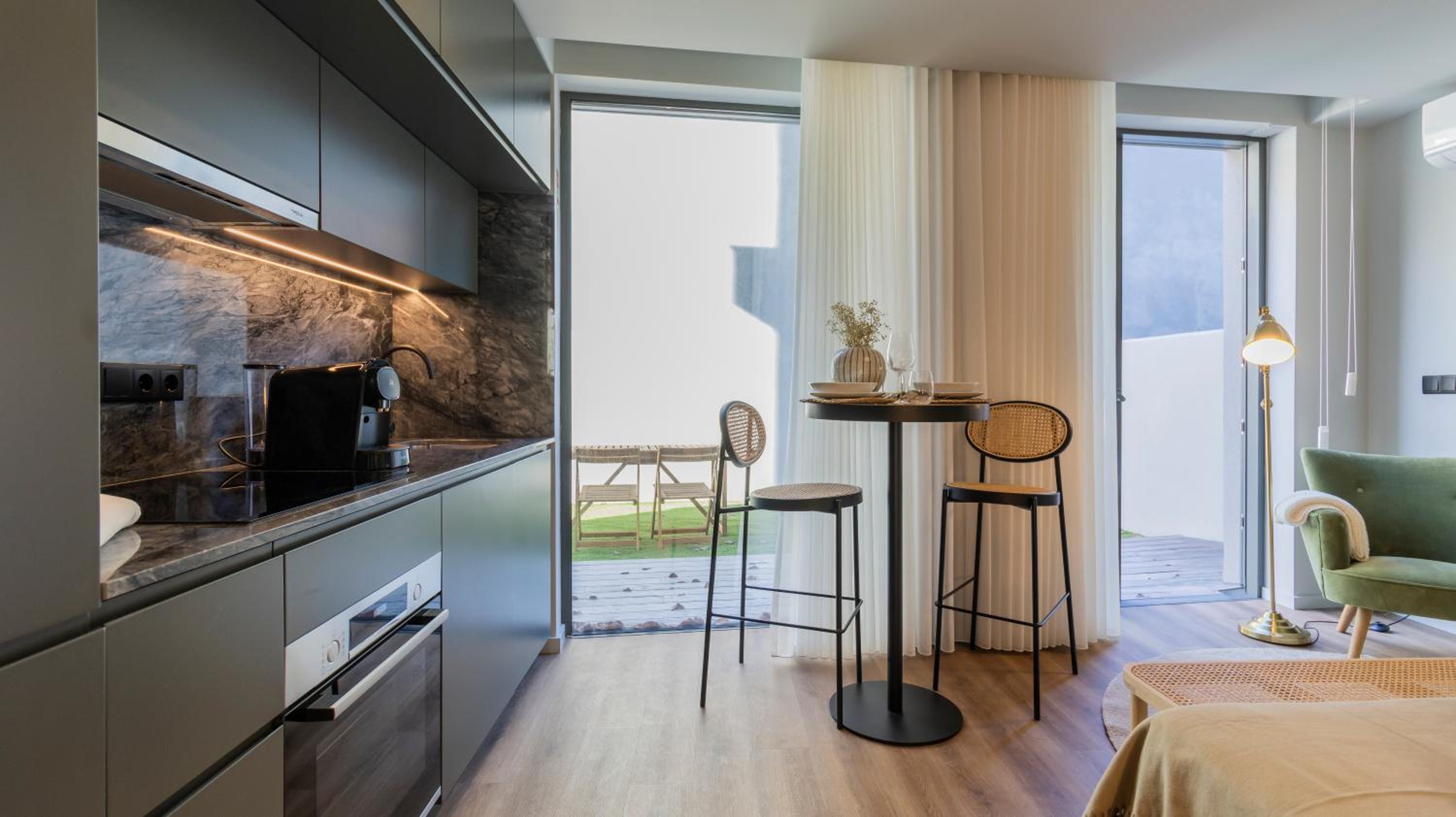 RUAH Apartments by LovelyStay