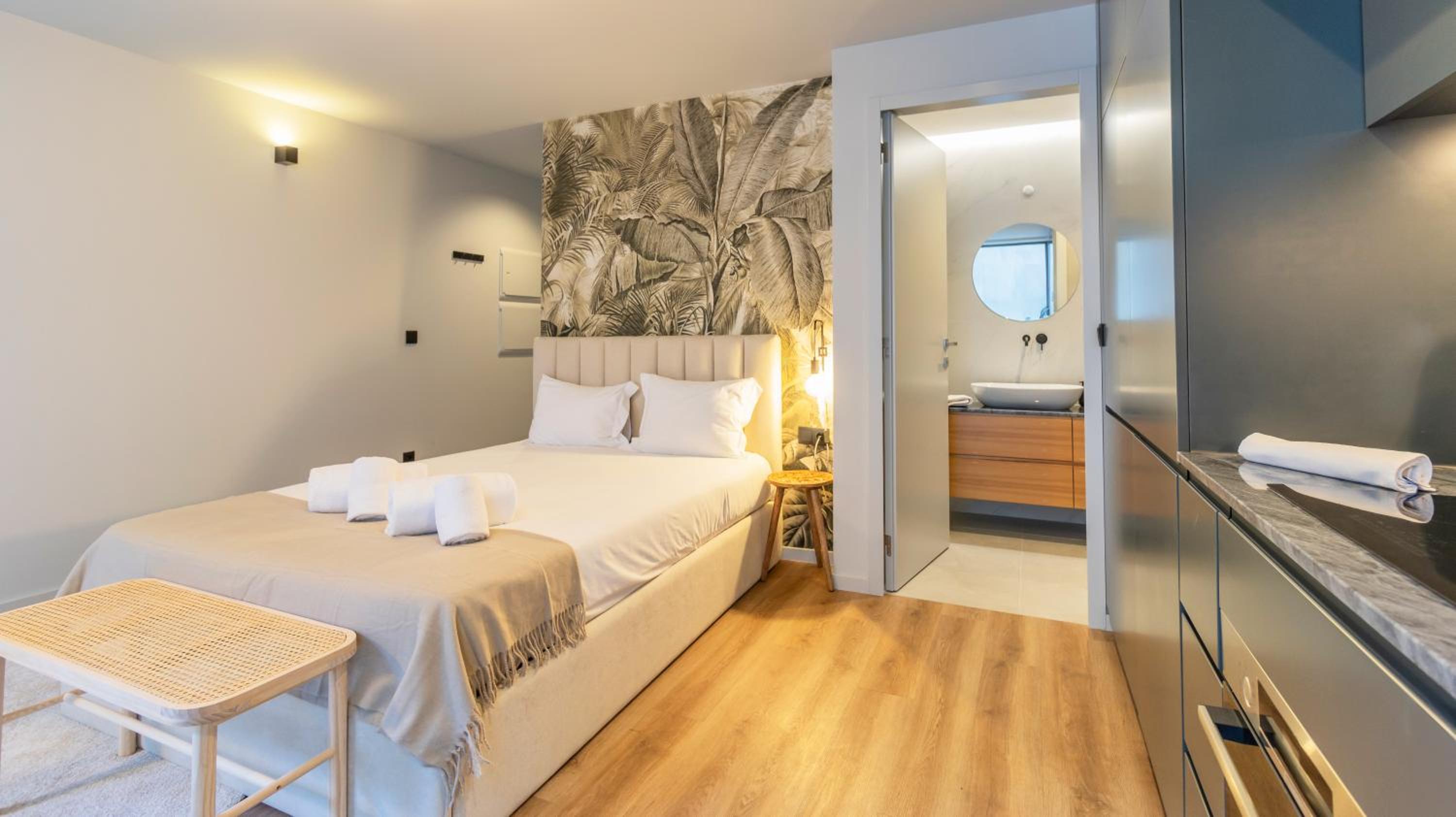 RUAH Apartments by LovelyStay