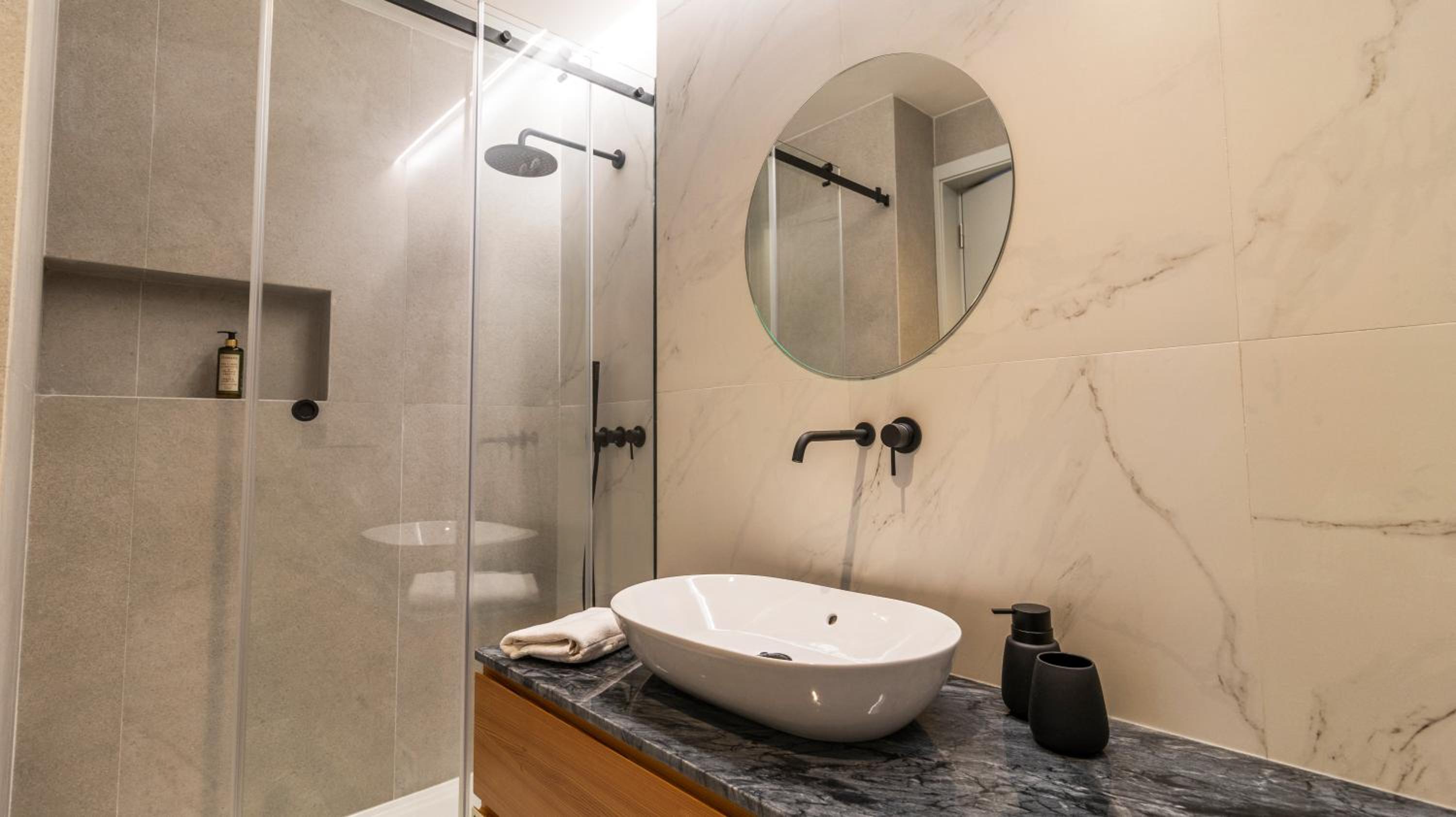 RUAH Apartments by LovelyStay