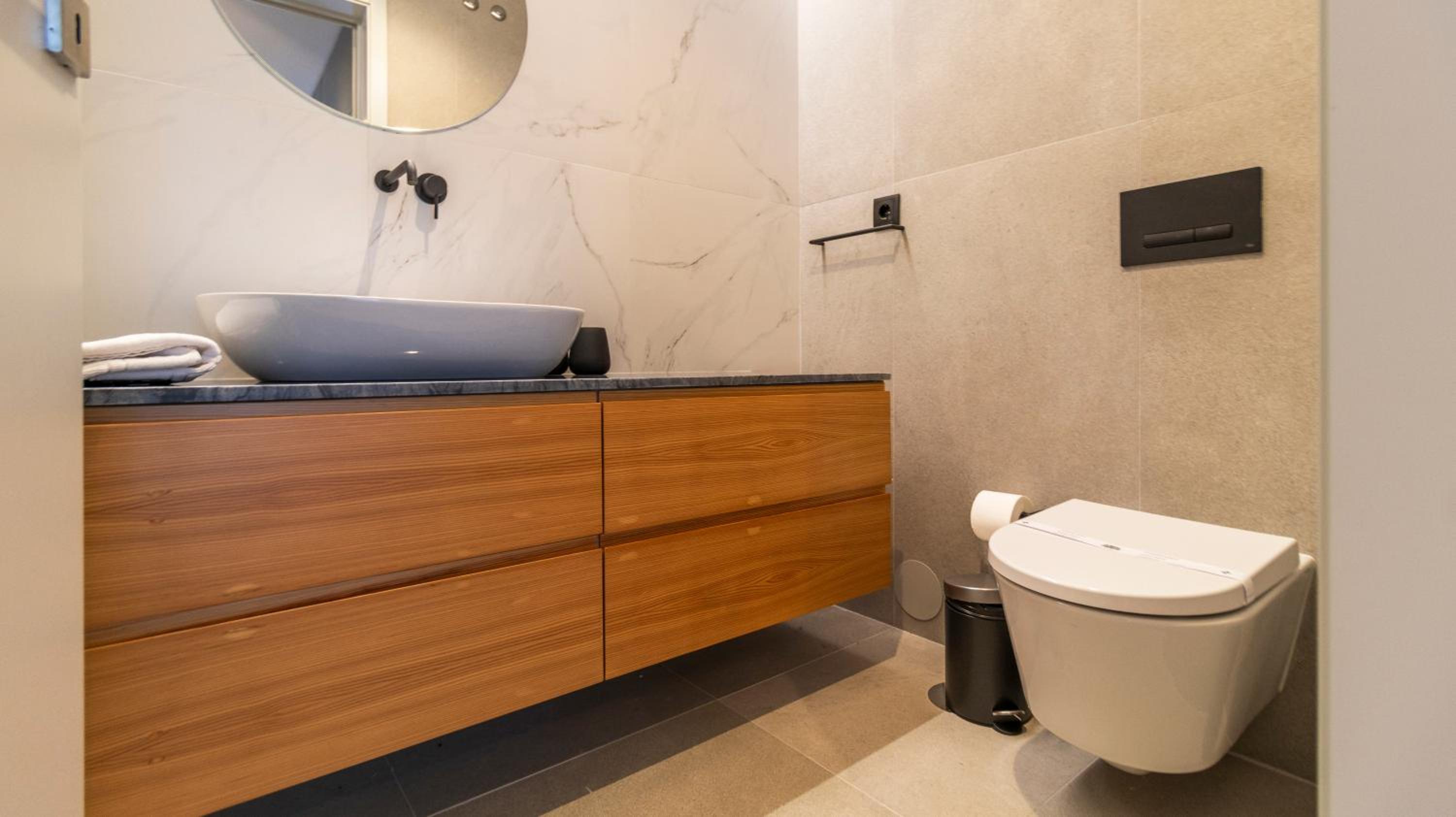 RUAH Apartments by LovelyStay