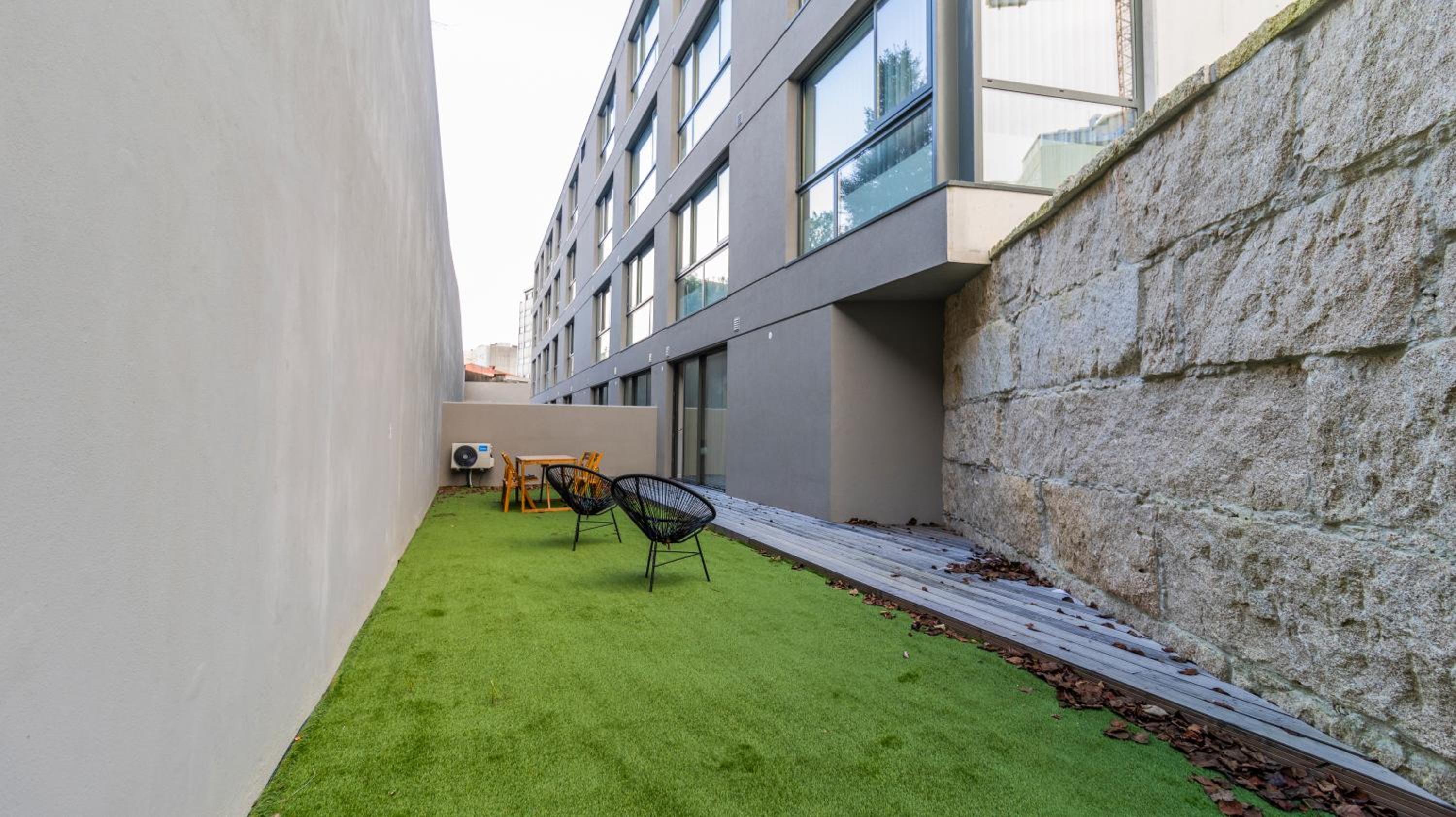 RUAH Apartments by LovelyStay