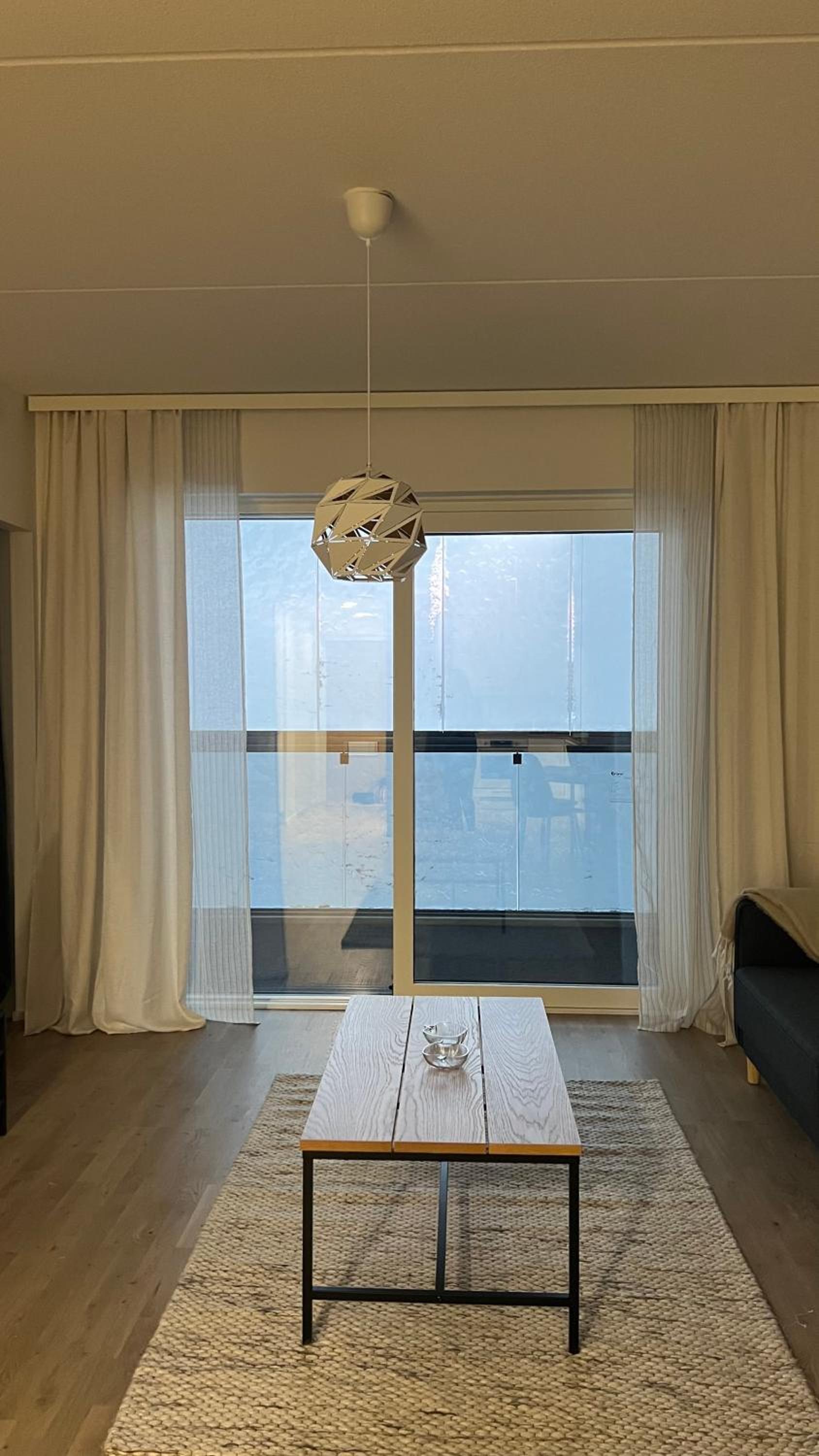 Casa Emerald, laadukas kaksio saunalla, sisäkautta ostoskeskukseen, wifi, 280 metriä juna ja bussiasemalle view 4