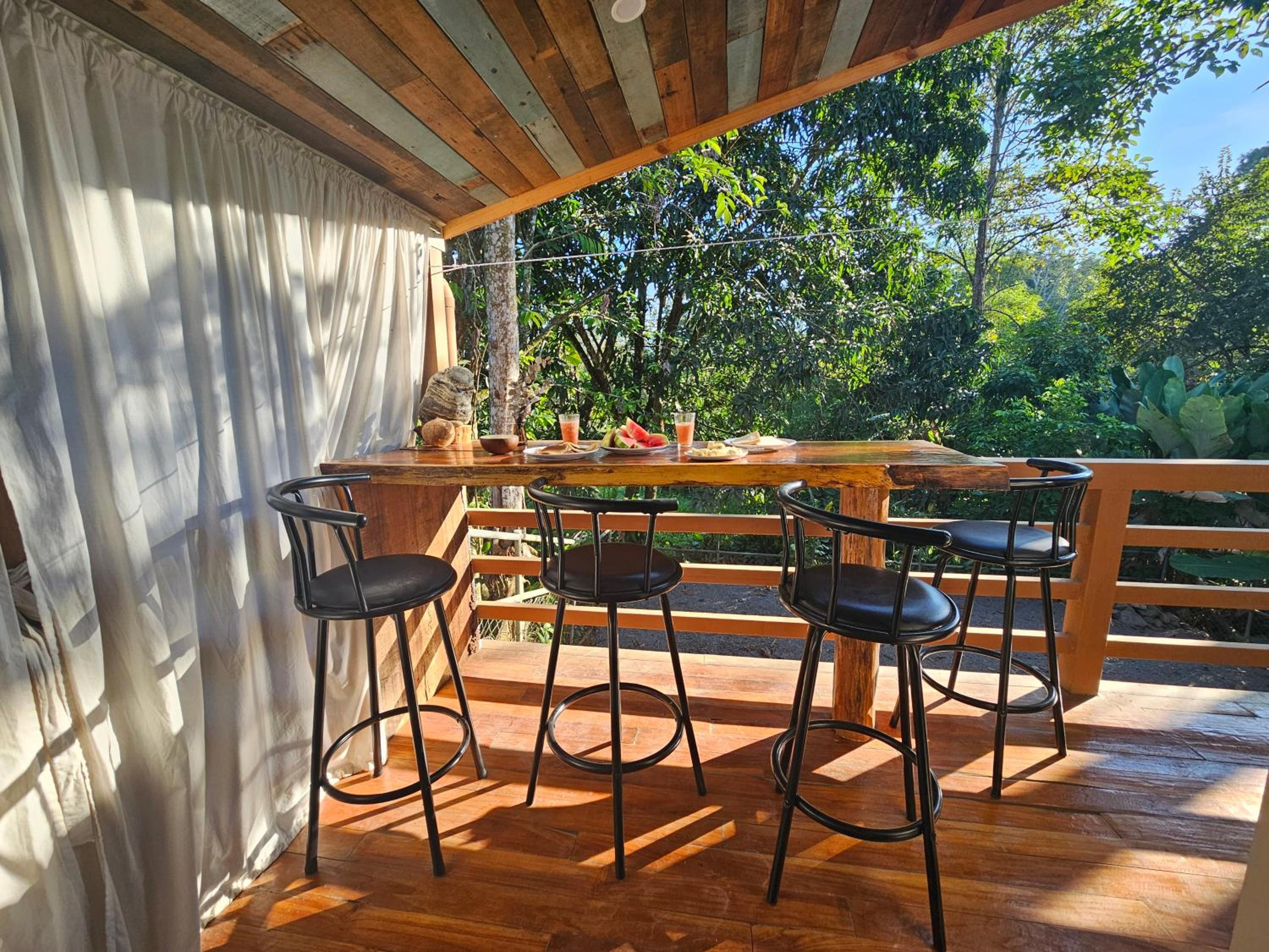 Casa Cariad Close to surfing lessons and more!