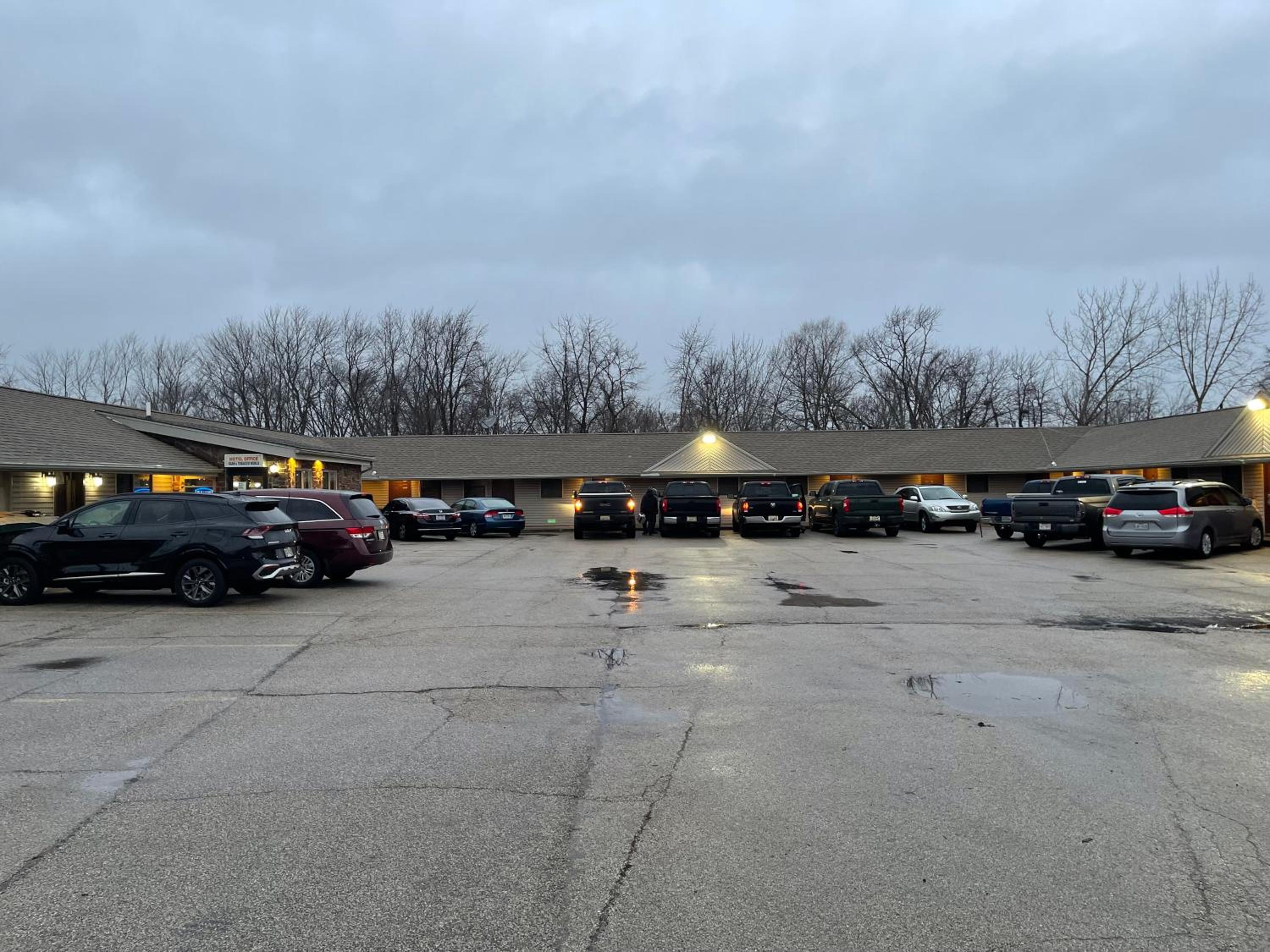 Economy Inn & Suites