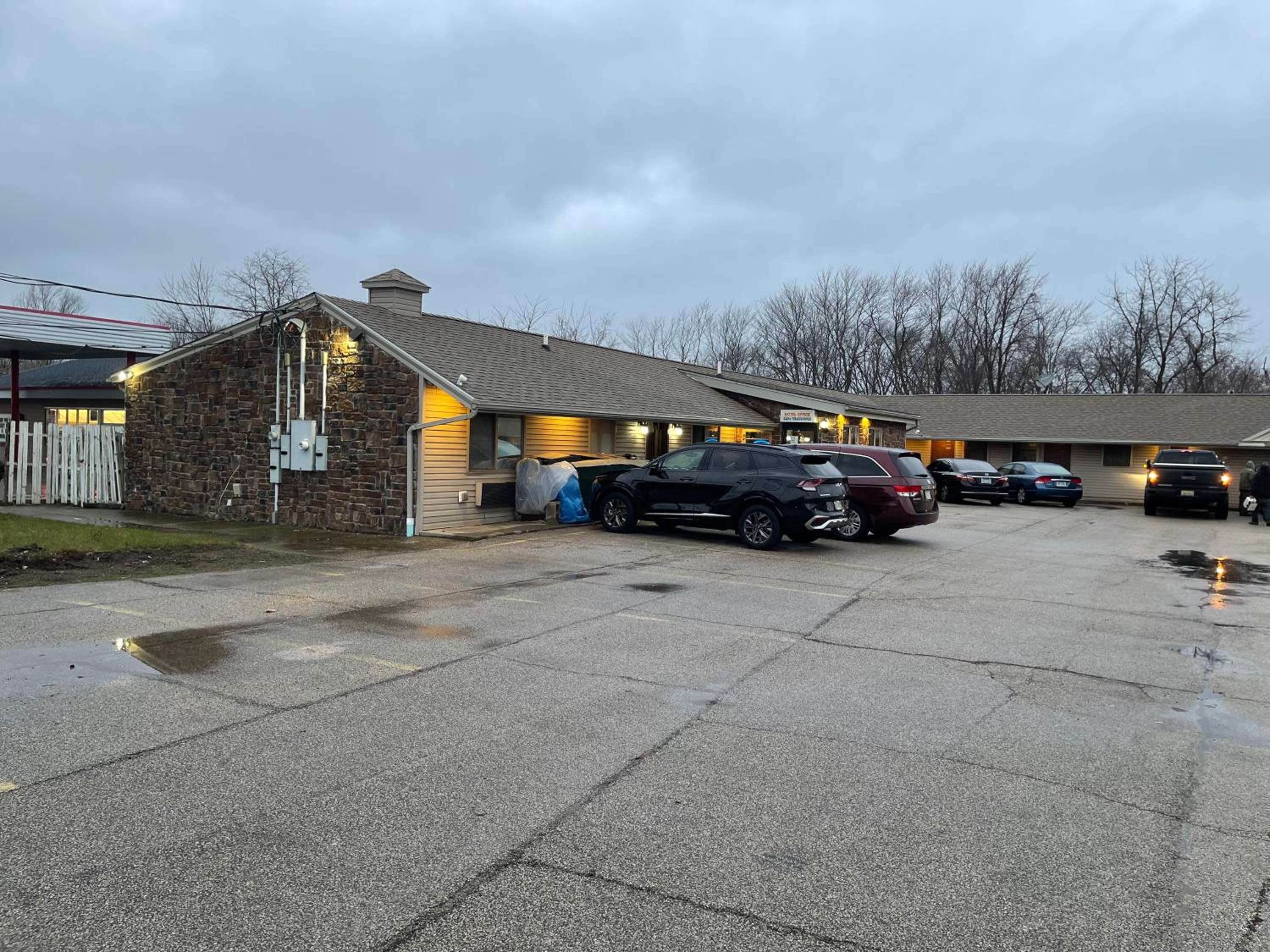 Economy Inn & Suites