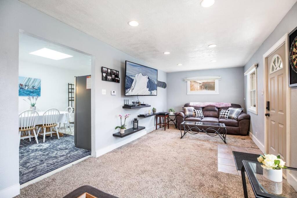 Pet Friendly Millcreek Home Close to Downtown/Mtns view 2
