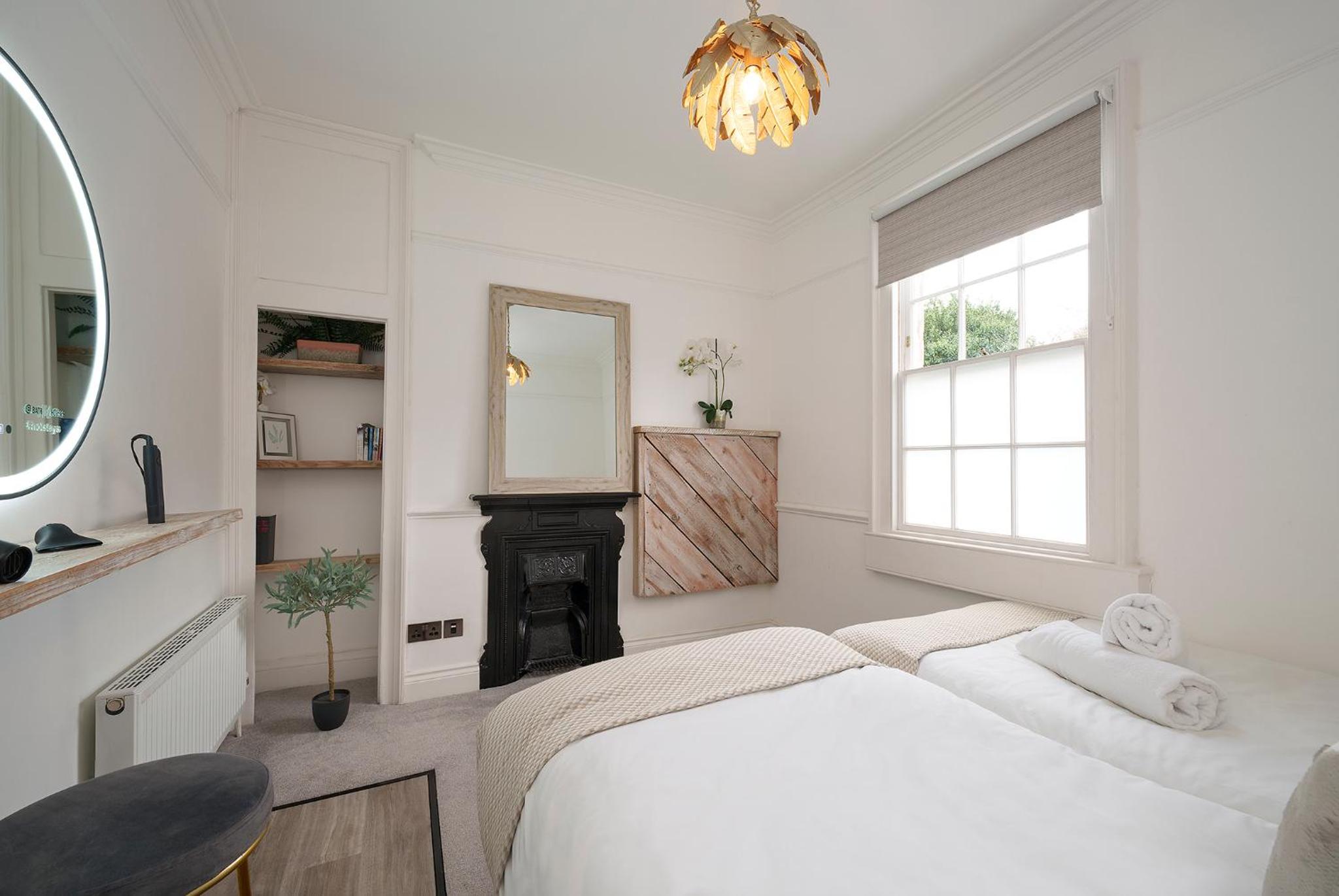 The Haze House - 4 Bed Townhouse view 3