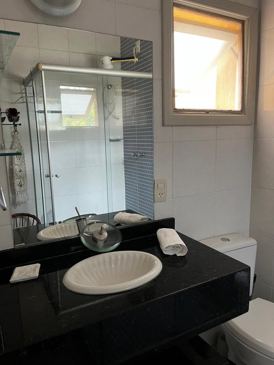 Linda casa em condomínio
