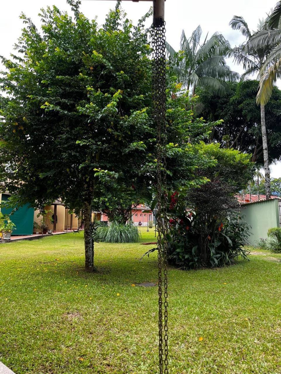 Linda casa em condomínio