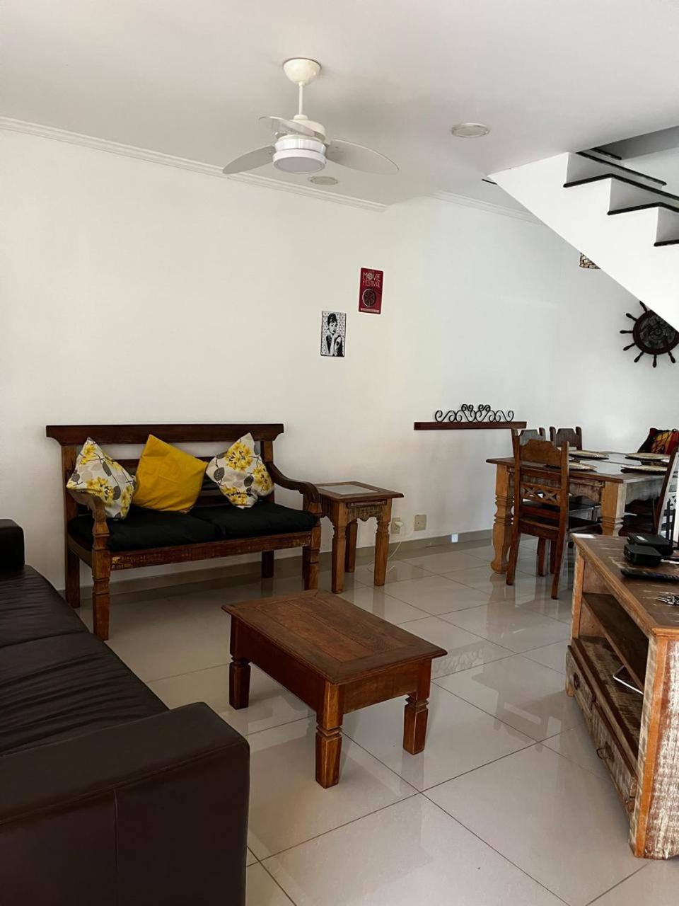 Linda casa em condomínio