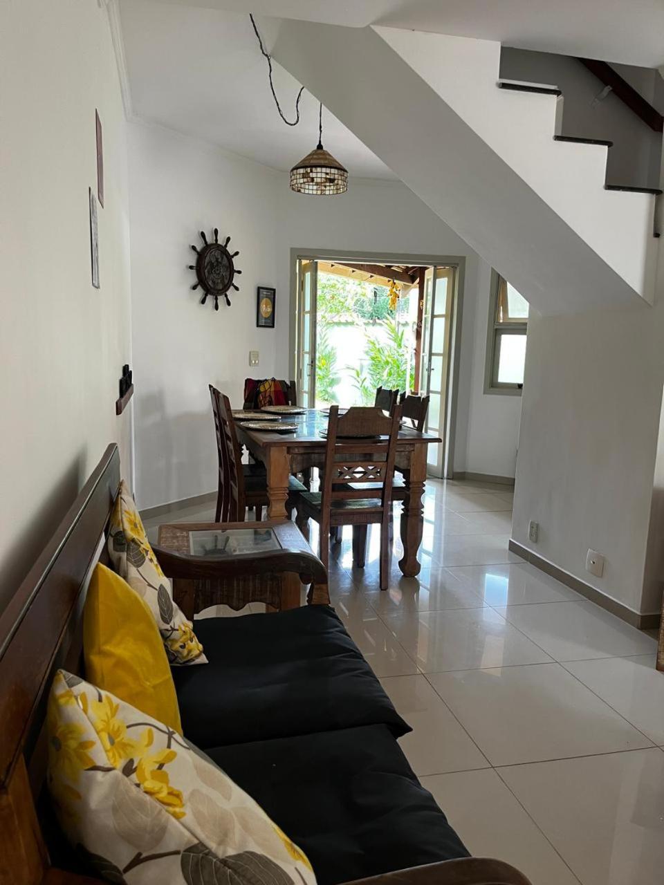 Linda casa em condomínio