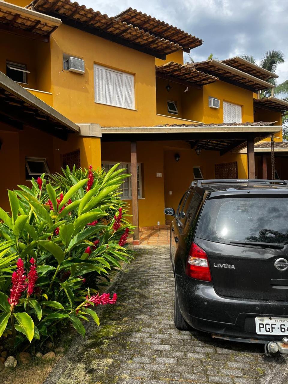 Linda casa em condomínio