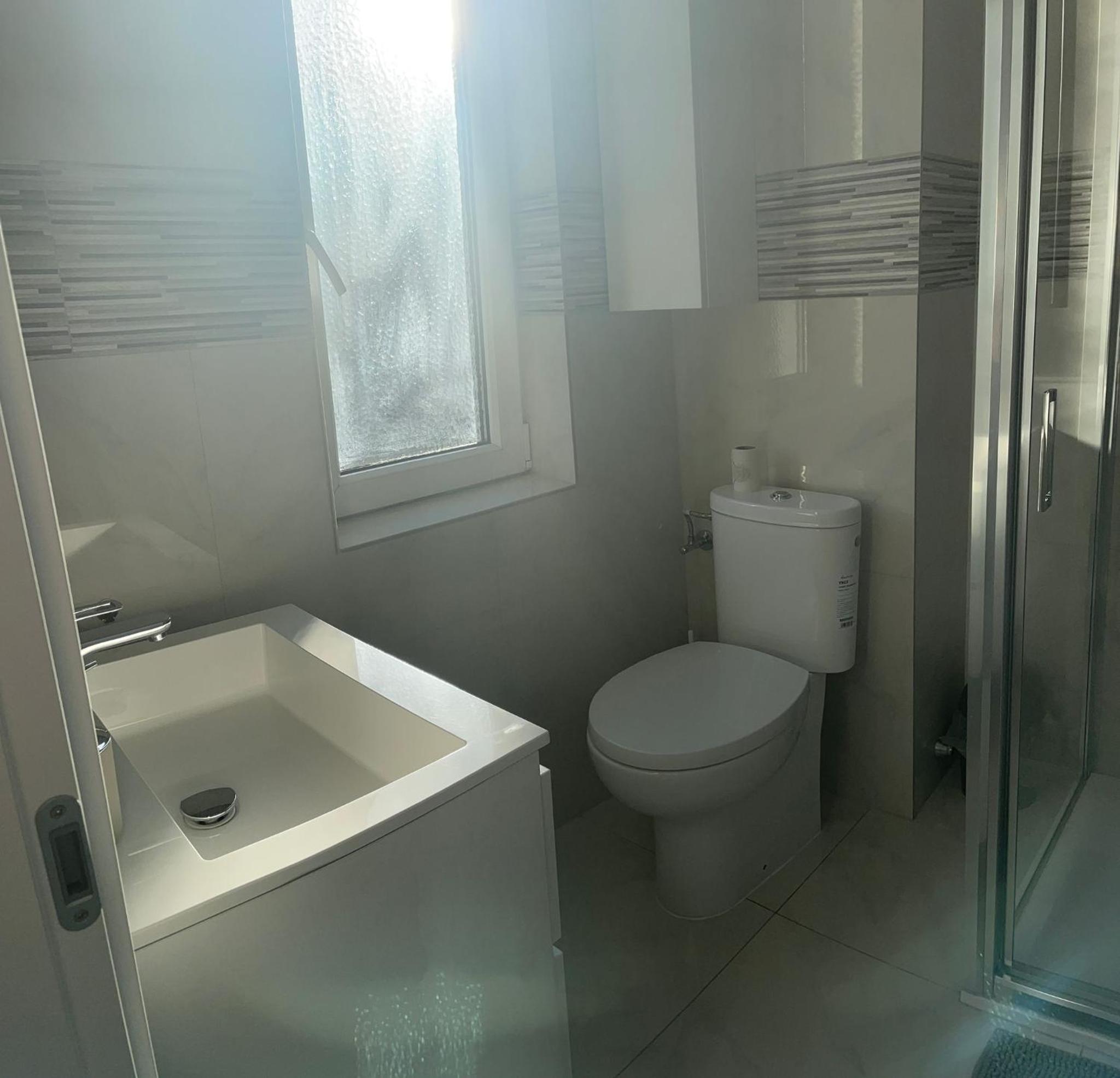 La Veranda Guest Rooms - Free Public Transport & Parking, close to City Center
