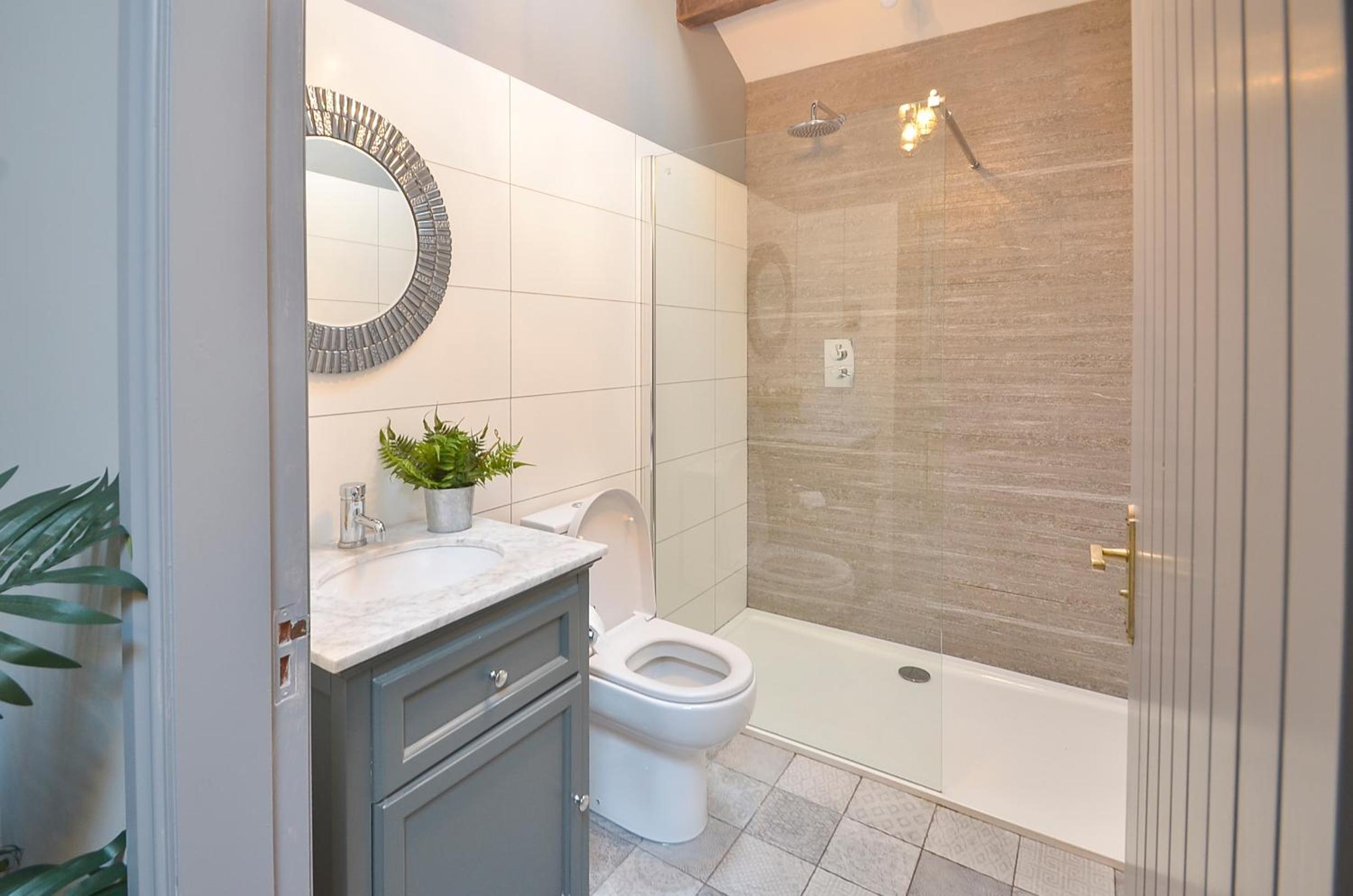 The Barn - Spacious & Luxurious 5 Bedroom - Perfect for Work Teams or Families view 5
