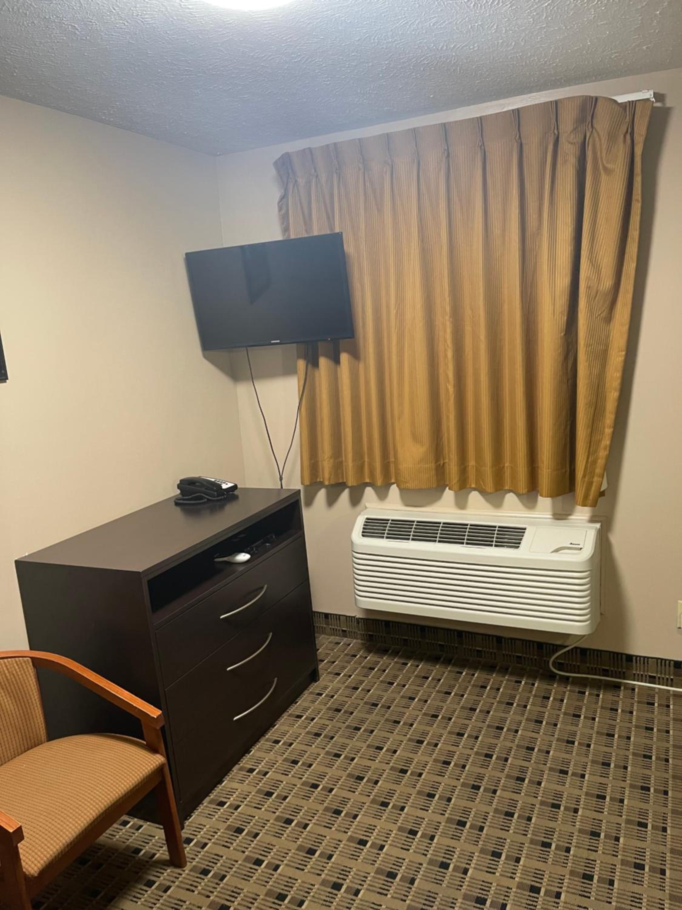 Economy Inn & Suites
