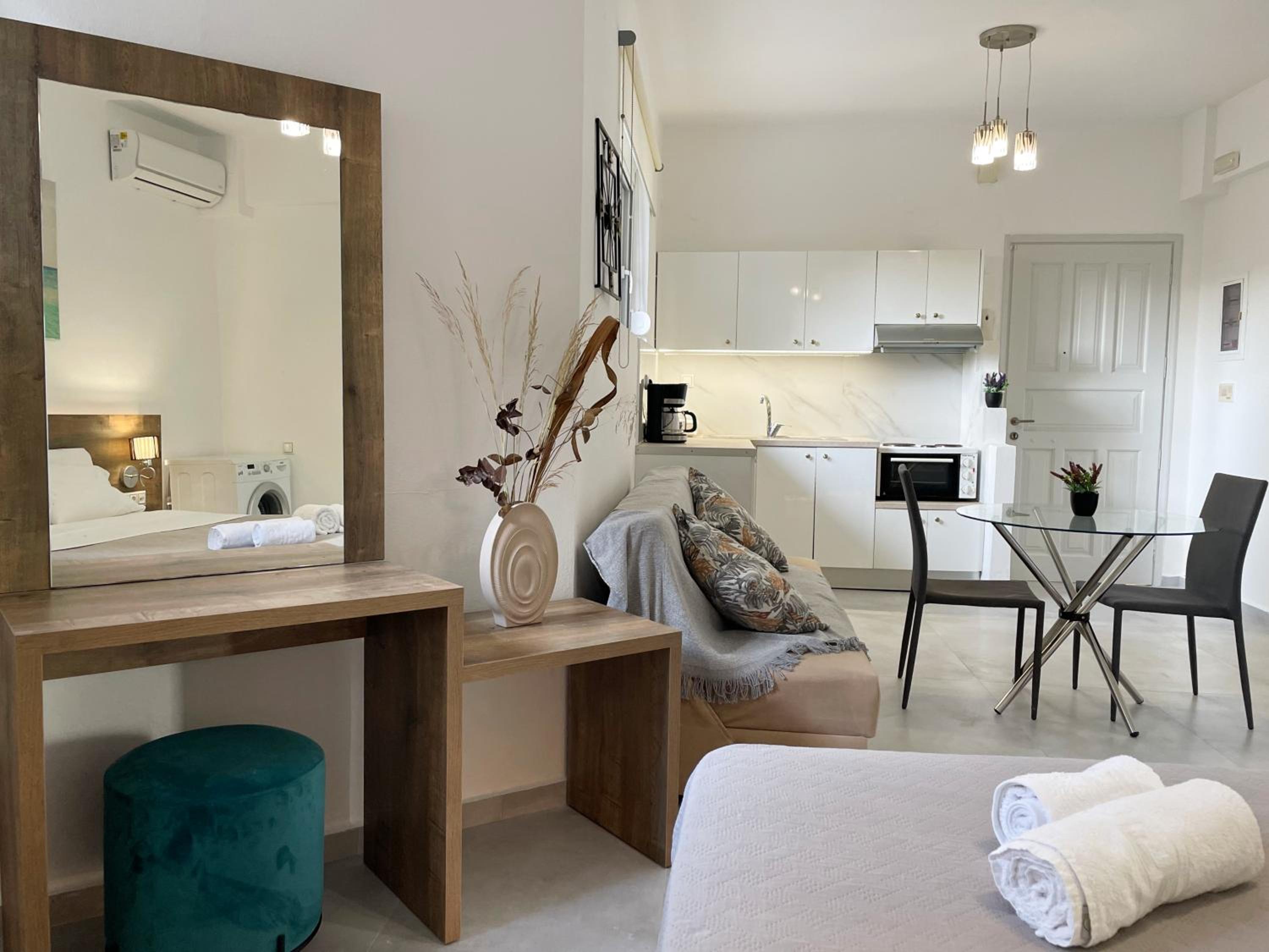 Sunset Seaside Apartments & Studios