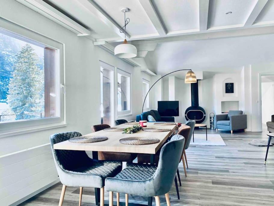 Unique Penthouse with Gallery and Mountain View