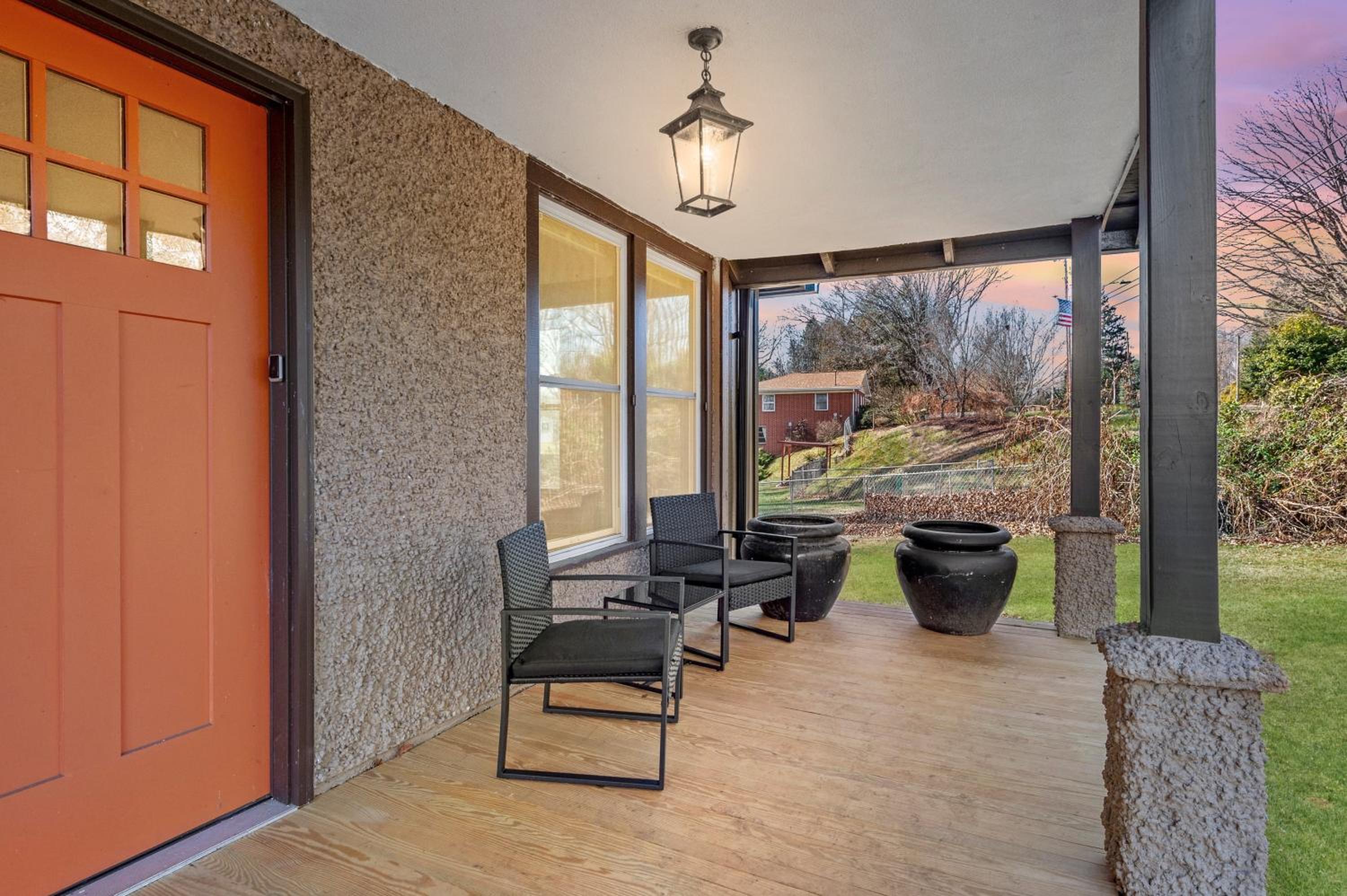 Sage Lodge by AvantStay 15 Min to Downtown Deck