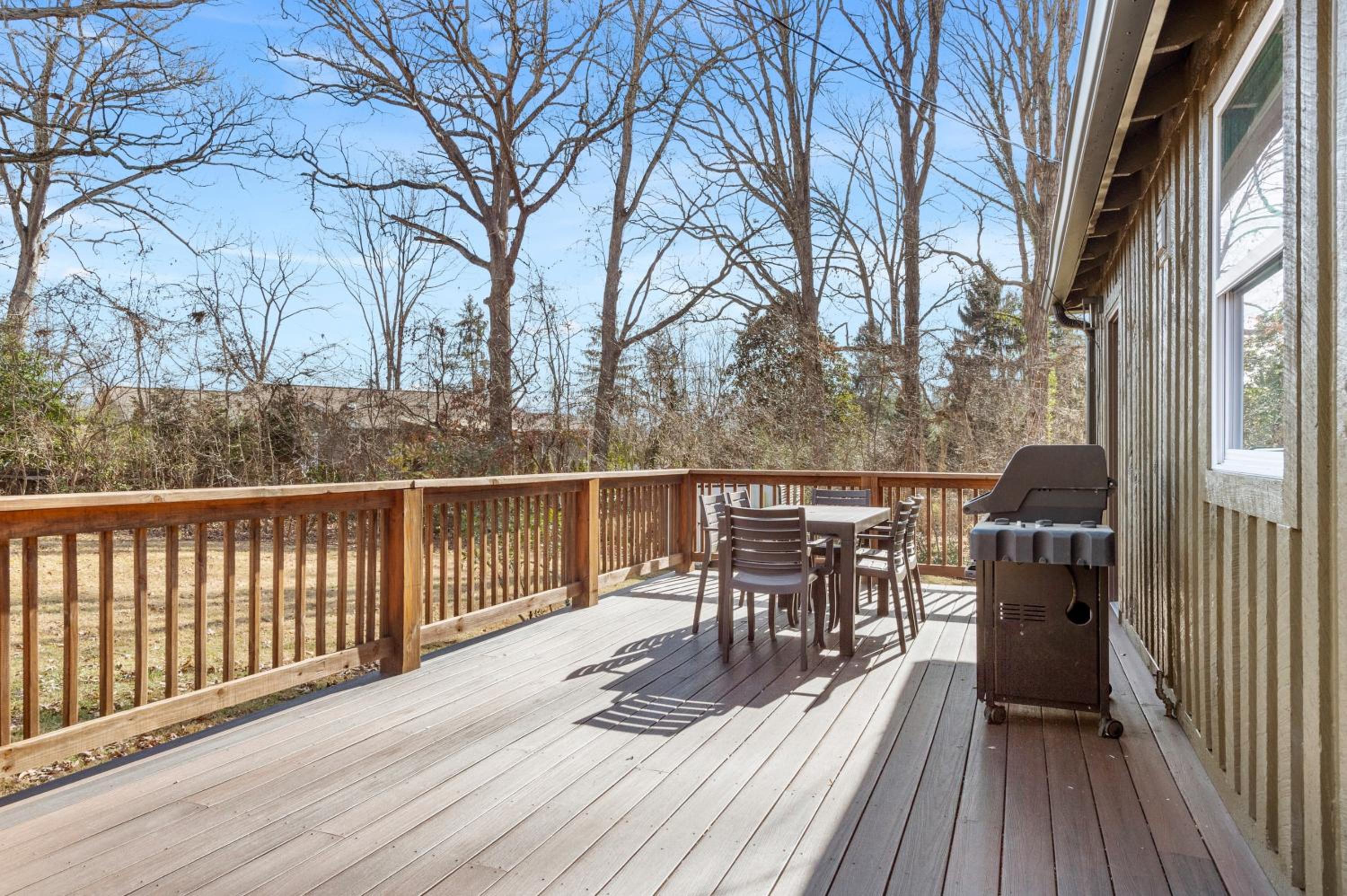Sage Lodge by AvantStay 15 Min to Downtown Deck