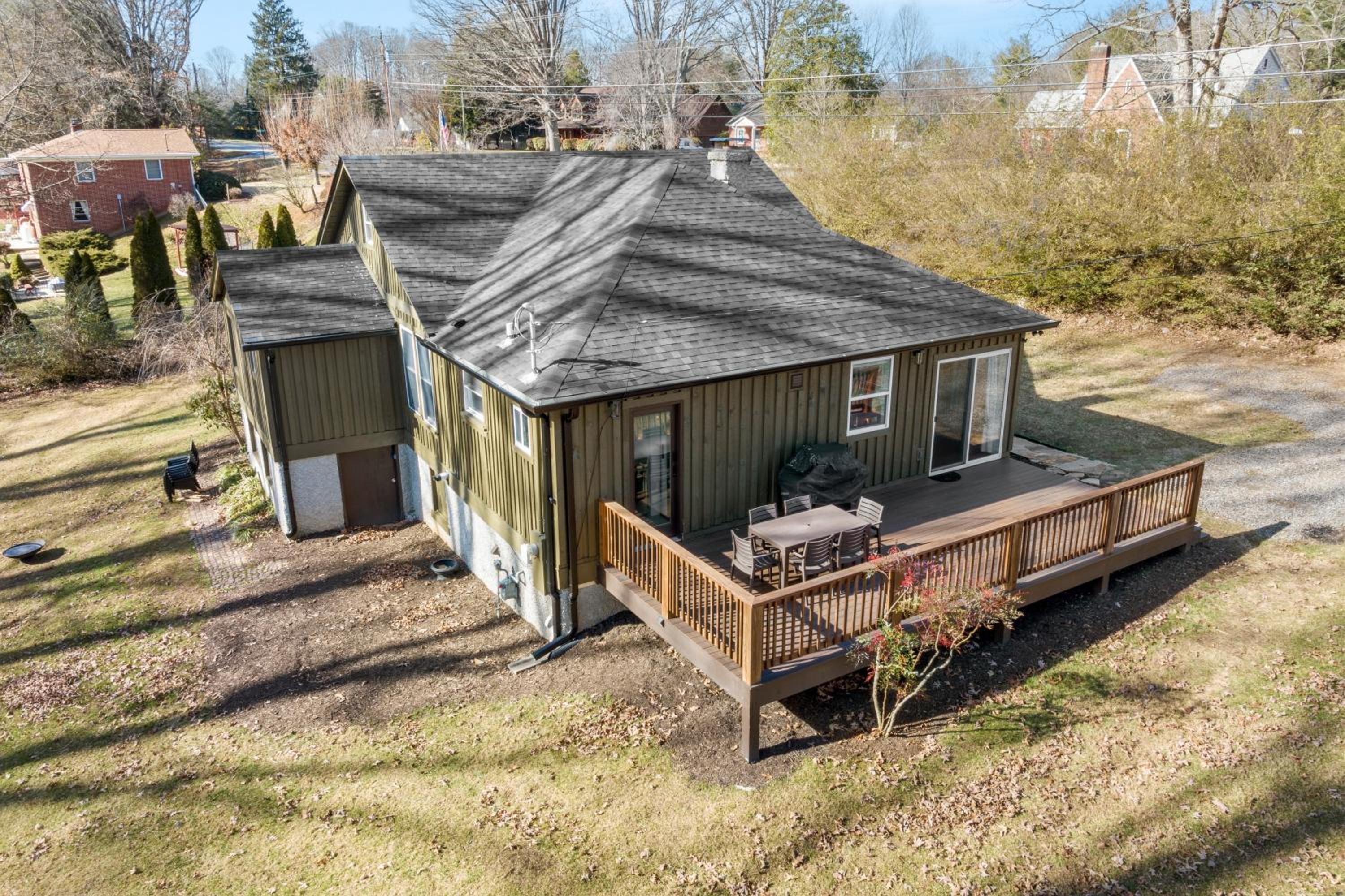 Sage Lodge by AvantStay 15 Min to Downtown Deck