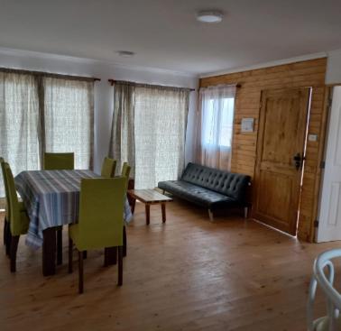 Casa con tres habitaciones y dos baños, equipada totalmente, ubicada en la localidad de los choros, Región de Coquimbo-Chile