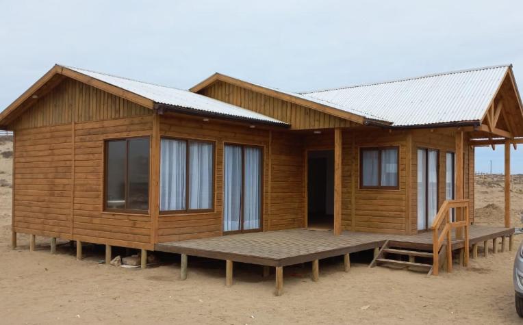 Casa con tres habitaciones y dos baños, equipada totalmente, ubicada en la localidad de los choros, Región de Coquimbo-Chile