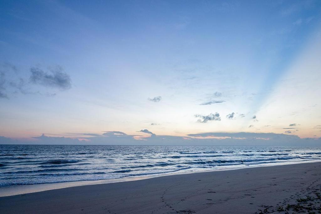 Nilaveli Ocean Front Condos 1G1 view 4