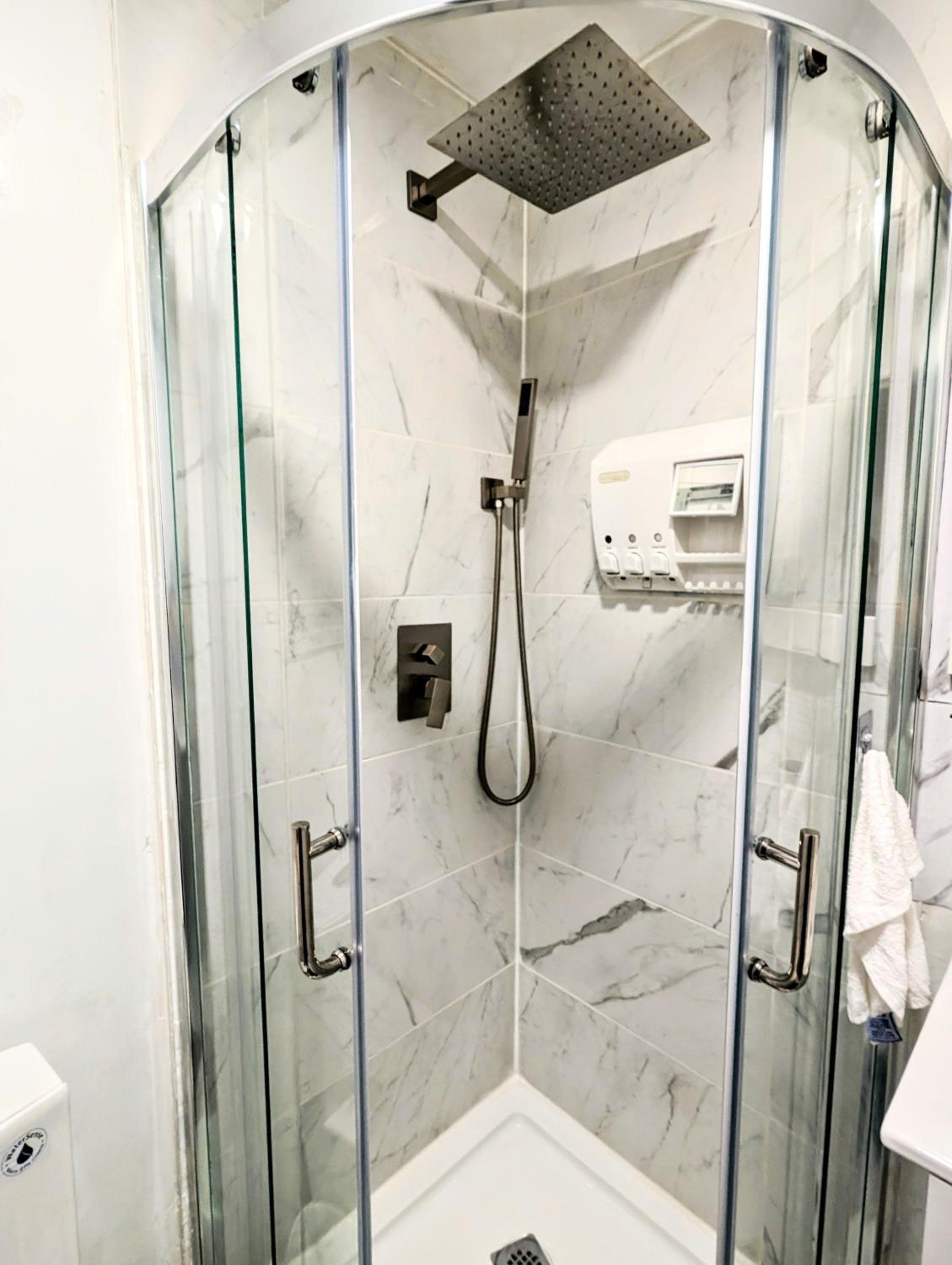 Renovated Cozy Bedroom with Private washroom