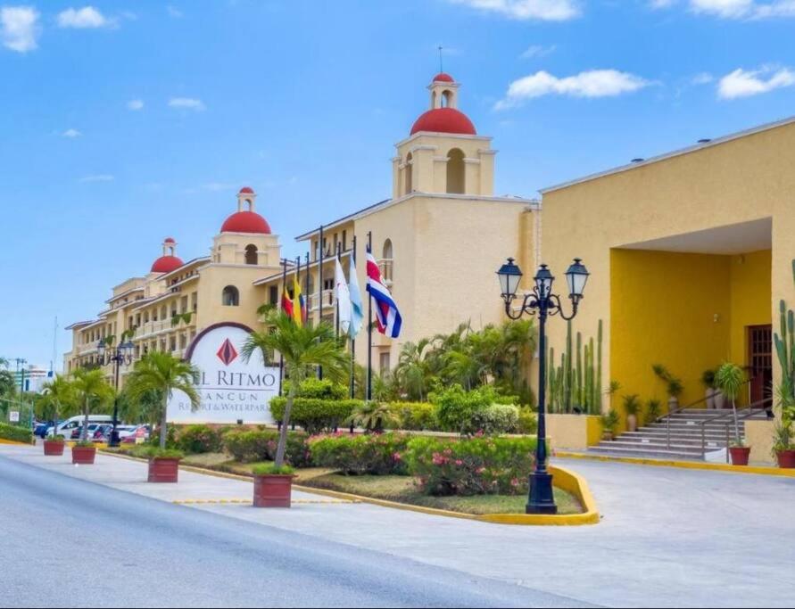 Apartamento en complejo hotelero con playa
