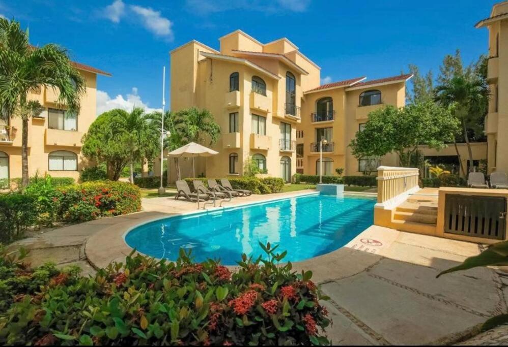 Apartamento en complejo hotelero con playa