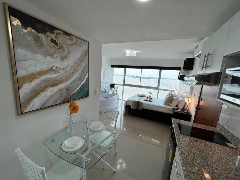 Ecusuites Ejecutiva Mini view río guayas Aeropuerto