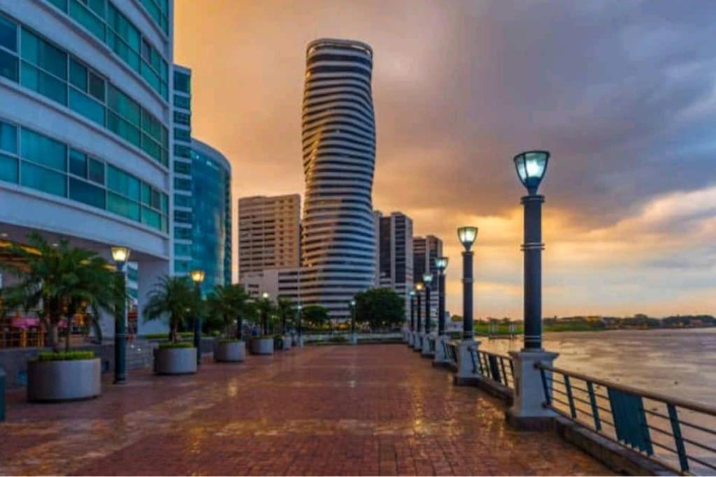 Ecusuites Ejecutiva Mini view río guayas Aeropuerto